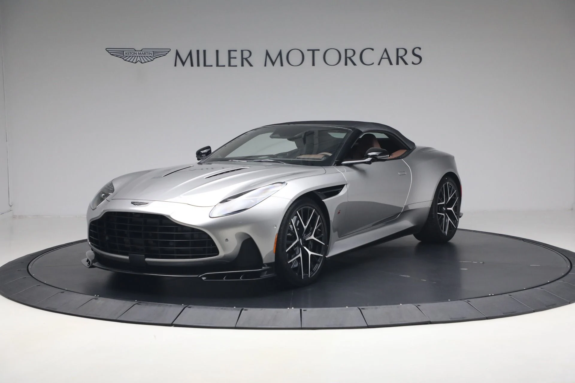 mph012_4160108490_New_2026_Aston_Martin_DB_12_S_Volante_1781361339_ada3d472d7