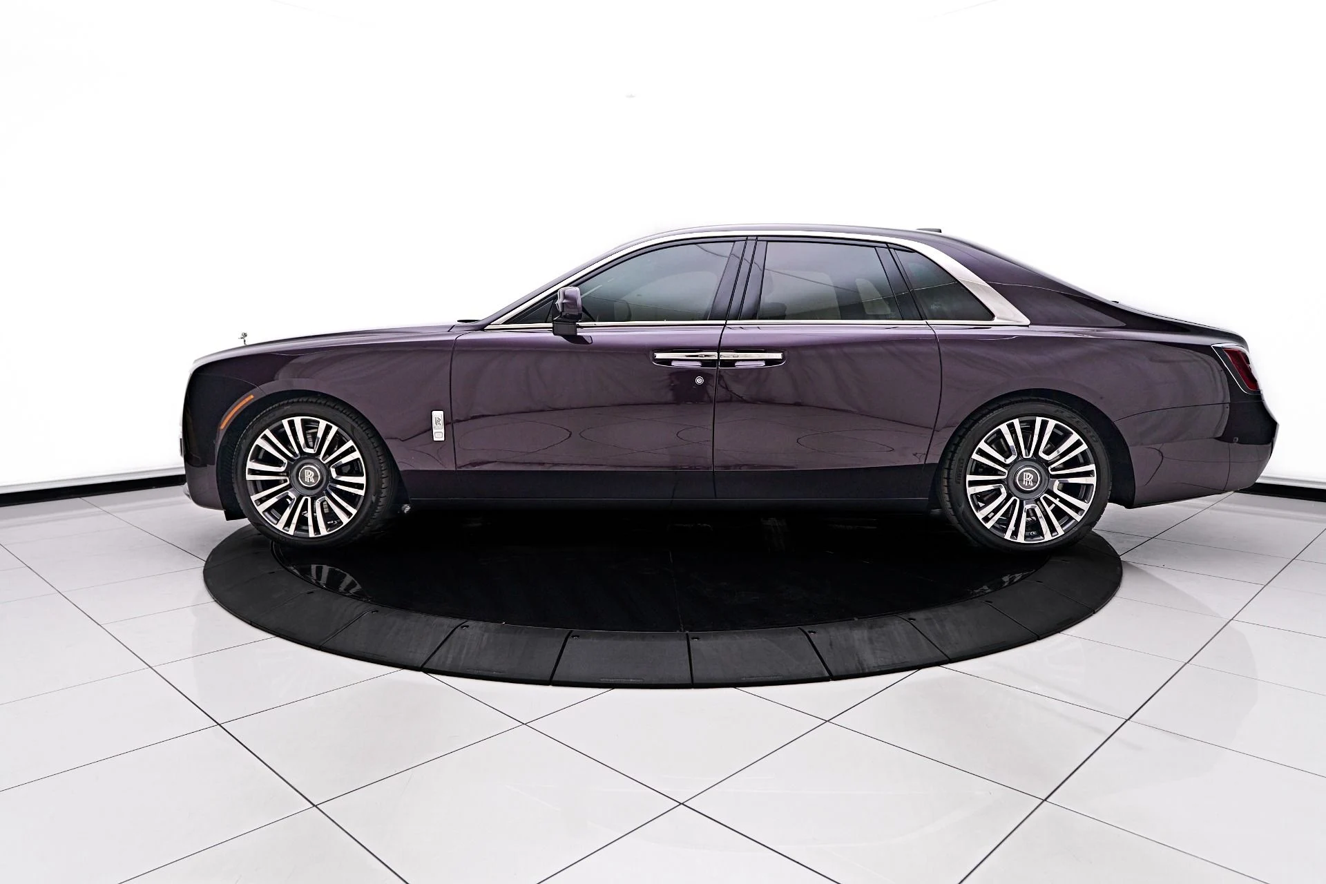 mph012_4160926627_Used_2024_Rolls_Royce_Ghost_Base_1752169894_43989402e3