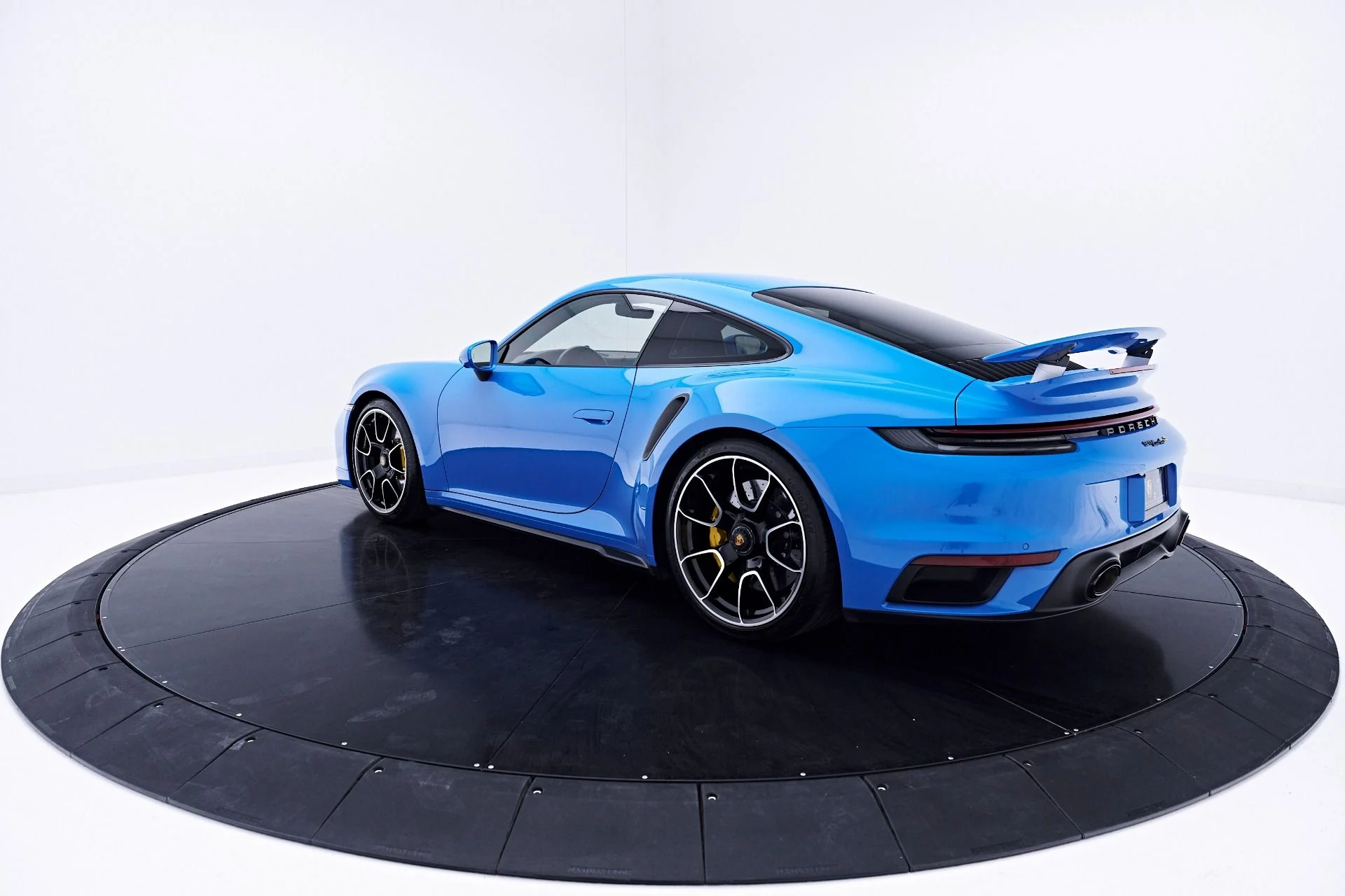 mph012_4163149765_Used_2023_Porsche_911_Turbo_S_1777508484_3a1b995488