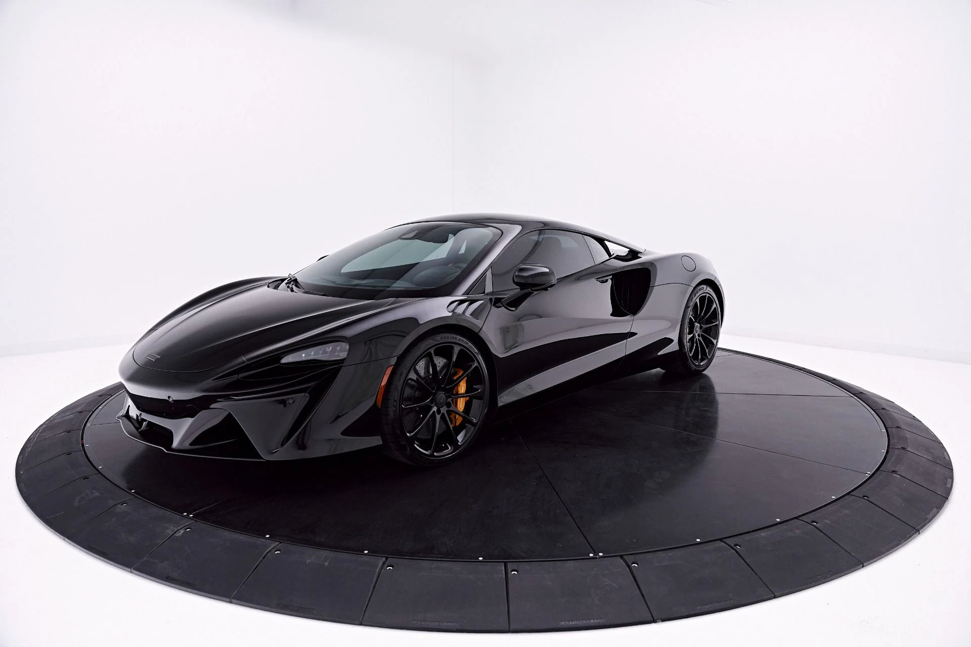 mph012_4171335538_Used_2026_Mc_Laren_Artura_Vision_1777507445_de4731fefb