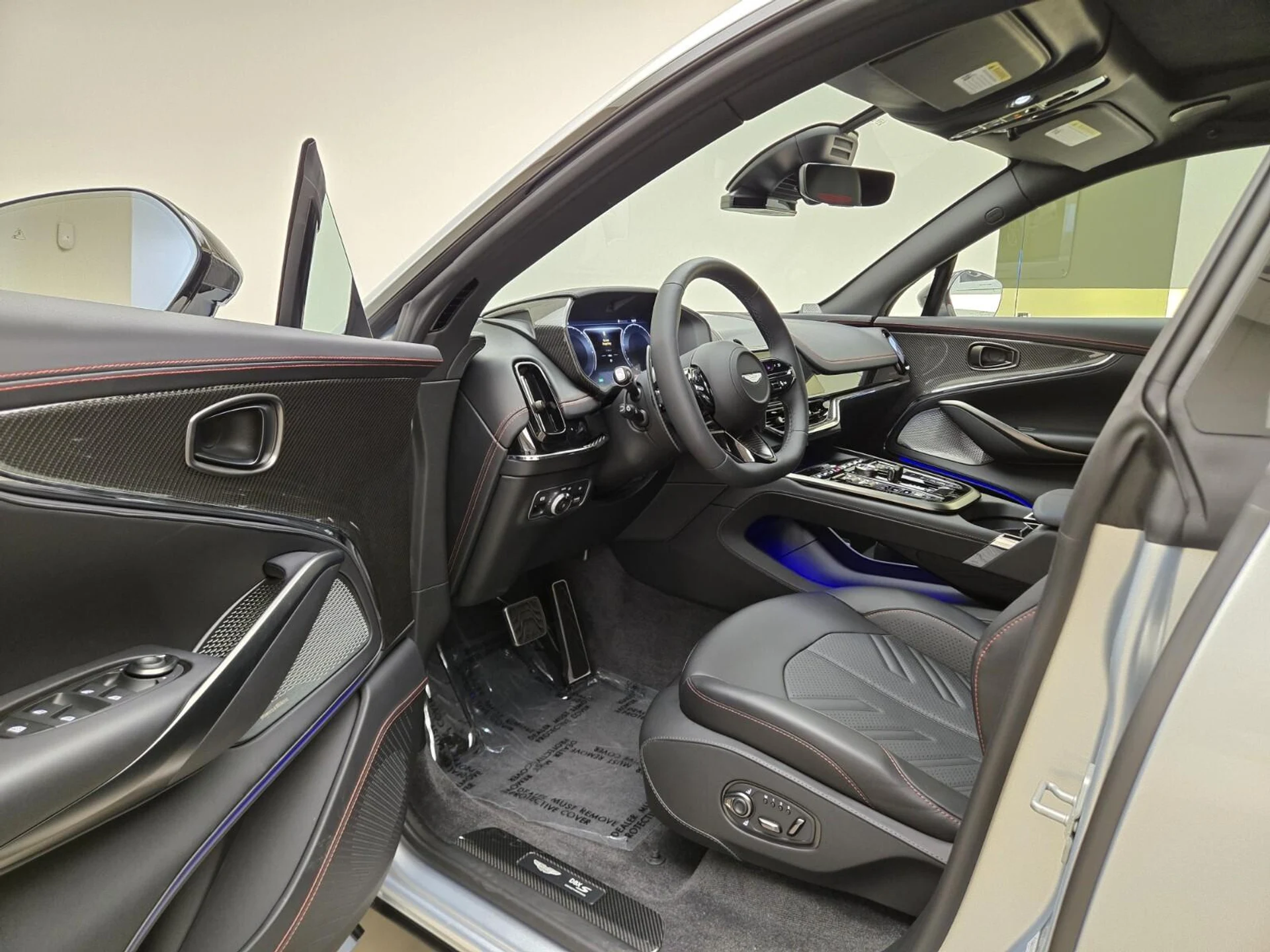 mph012_4176237963_New_2026_Aston_Martin_DBX_S_1780637070_3256570d09