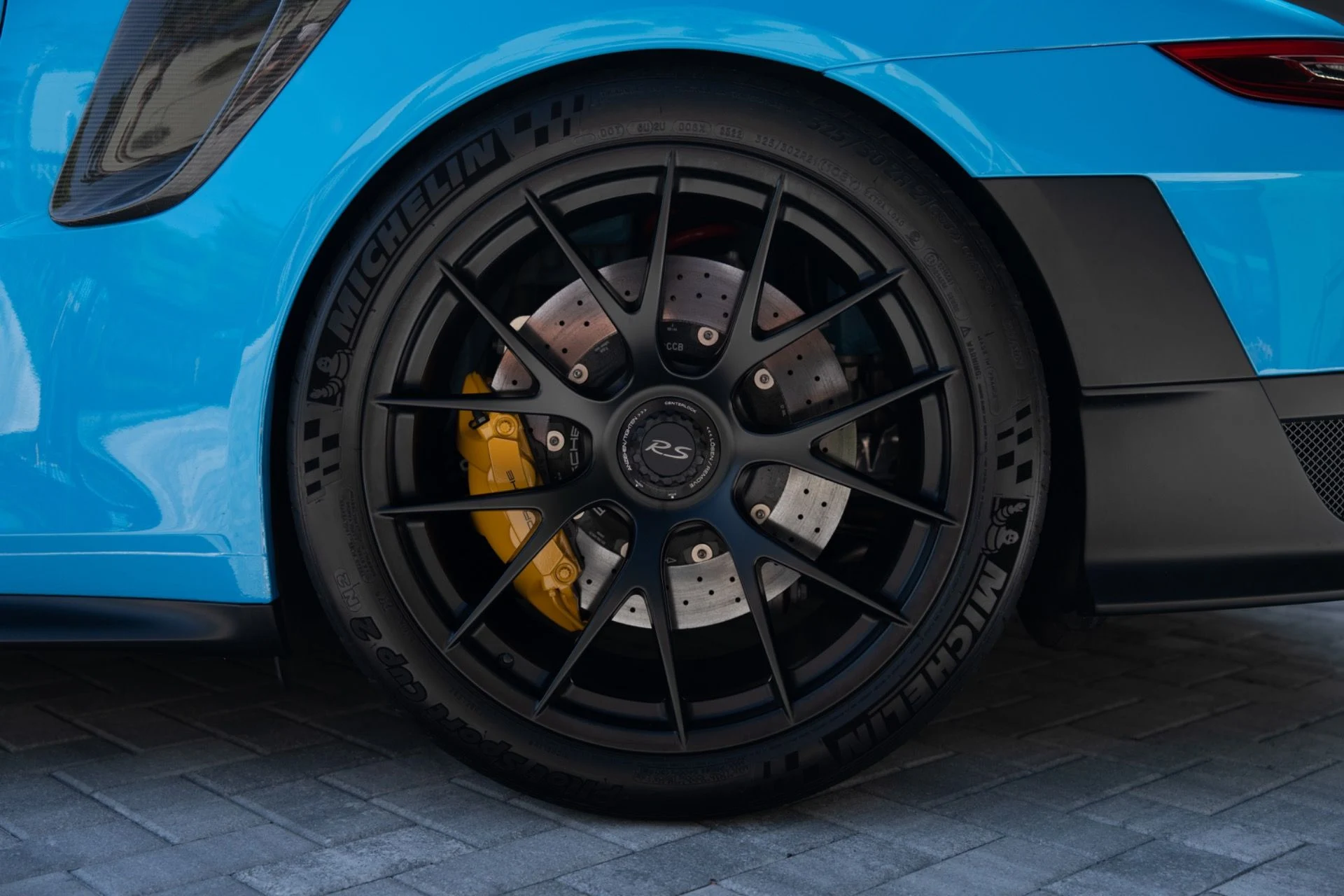 mph012_4178156613_Used_2018_Porsche_911_GT_2_RS_1791309728_5128006662