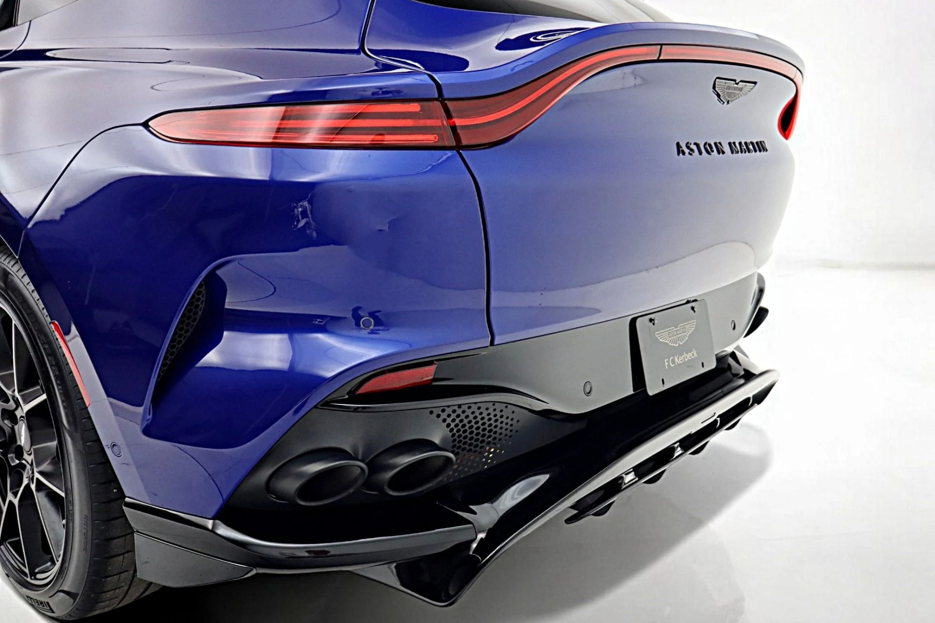 mph012_4181908107_Used_2023_Aston_Martin_DBX_707_2c5d9755bd