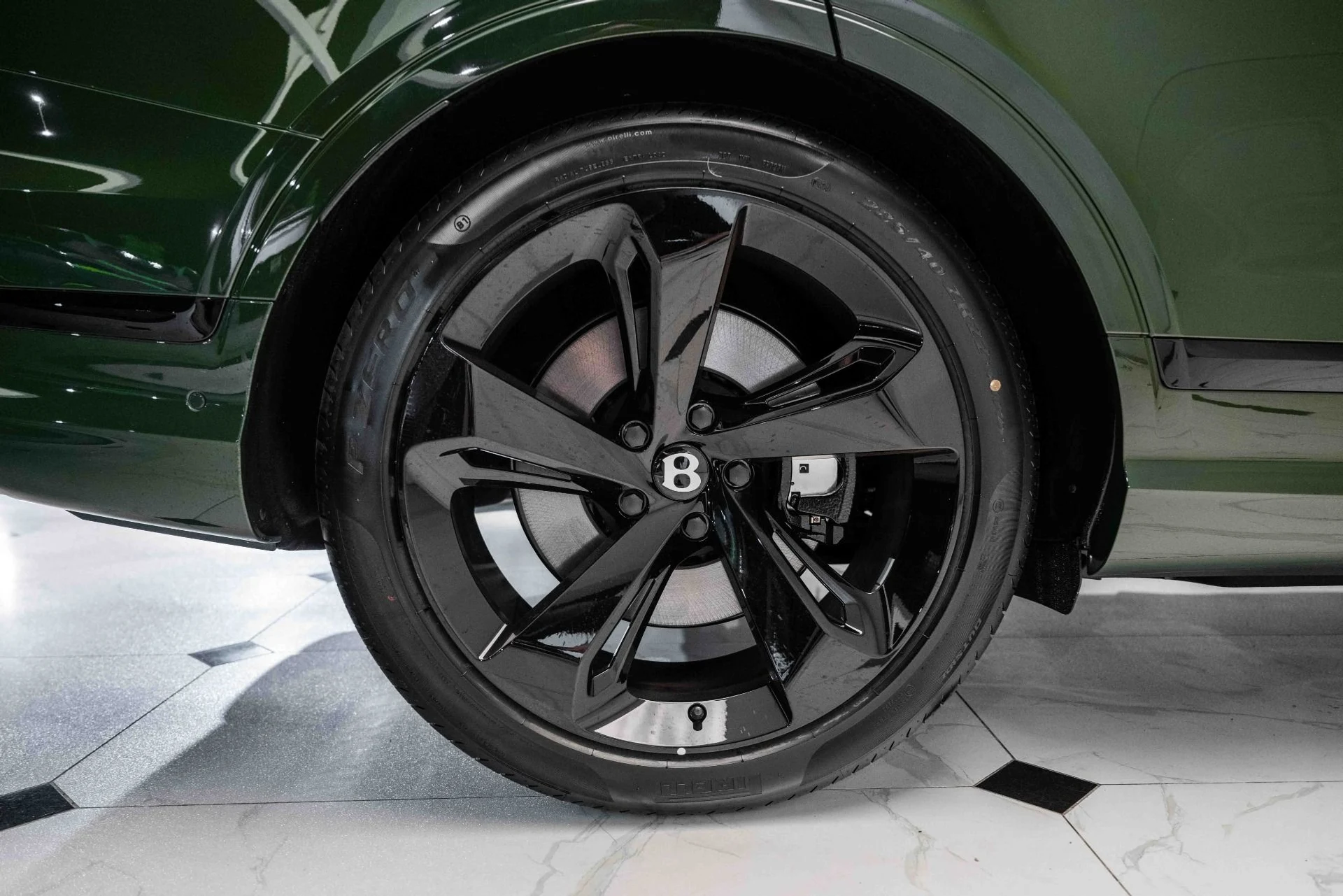 mph012_4181999049_Used_2024_Bentley_Bentayga_EWB_Azure_V8_1718899287_98a45b56cd