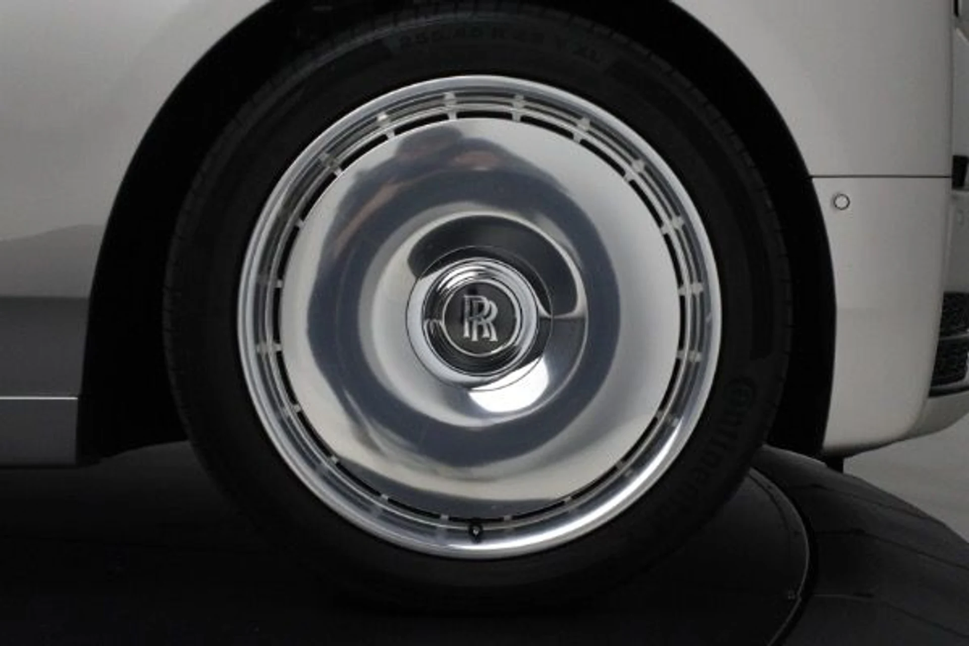 mph012_4193662140_Used_2023_Rolls_Royce_Phantom_8f6ffd6623