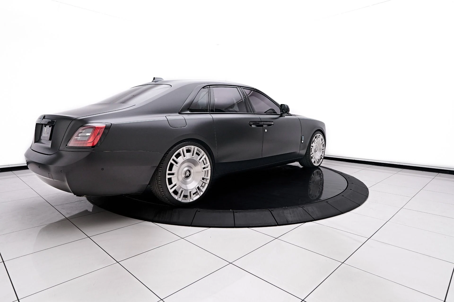 mph012_4197001769_Used_2024_Rolls_Royce_Ghost_Base_1755131984_132061bcc1