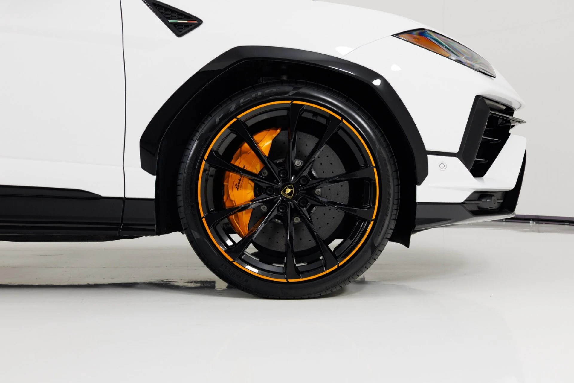 mph012_4198944088_Used_2024_Lamborghini_Urus_S_1775674860_3a98ae0d00