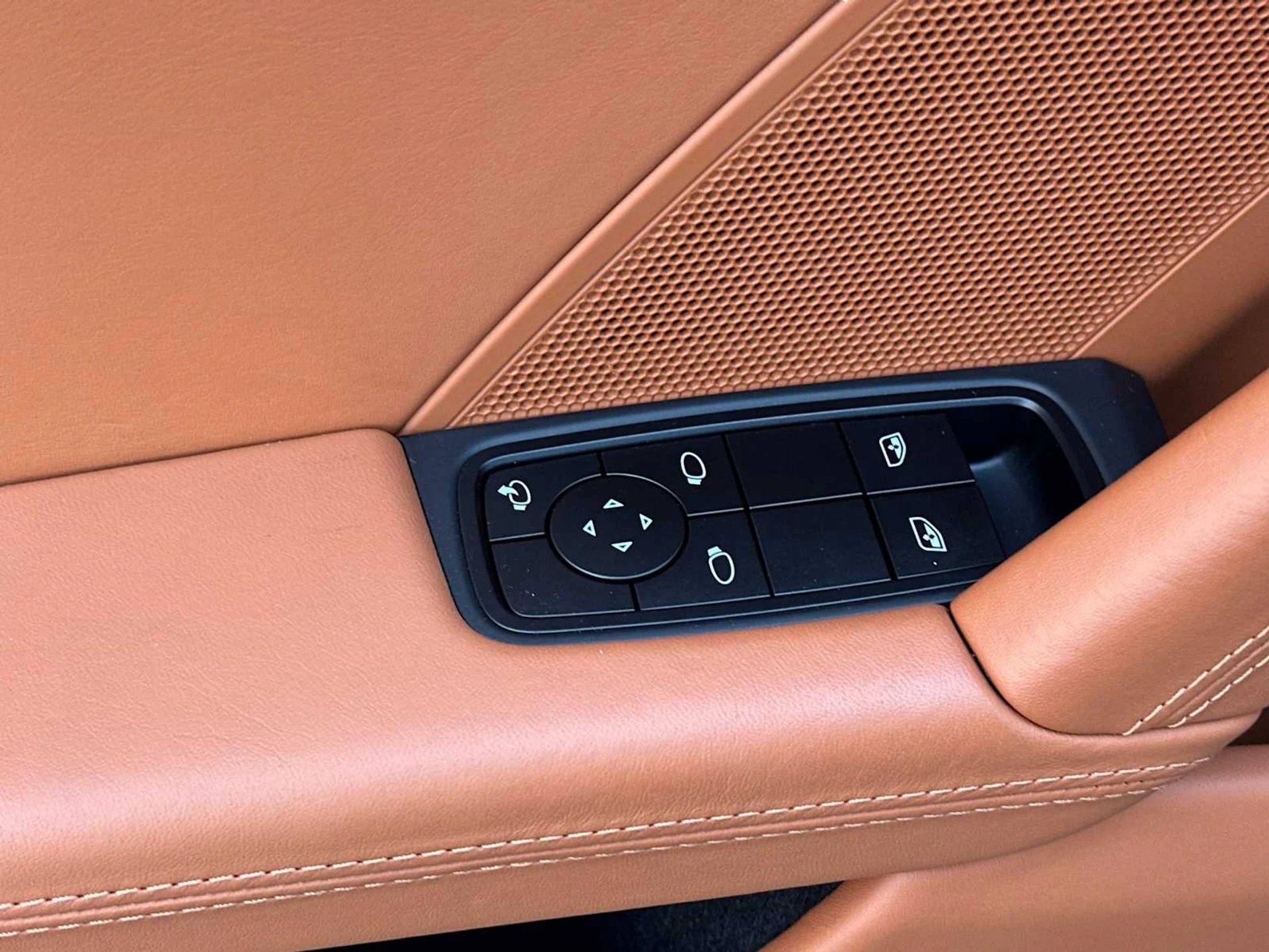 mph012_4219893561_797baadd2ae604cb4459ef859a3ff2d9x_c0b26b3f8b