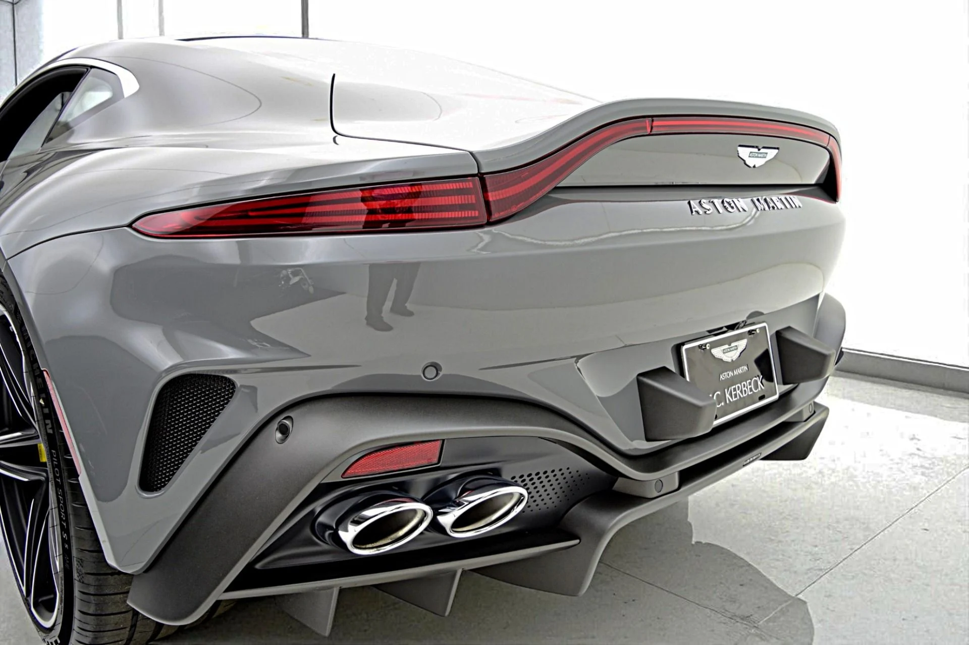 mph012_4222848737_New_2026_Aston_Martin_Vantage_Coupe_00342c063f