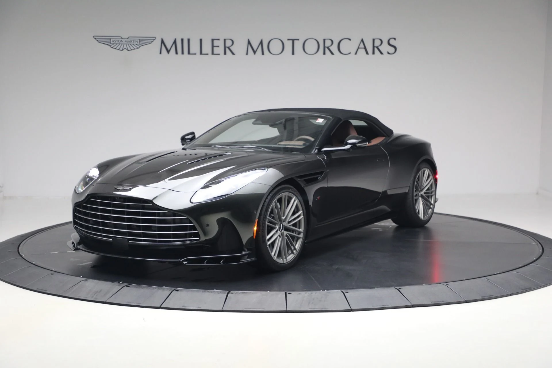 mph012_4229828752_New_2026_Aston_Martin_DB_12_S_Volante_1787328919_007e1e4705