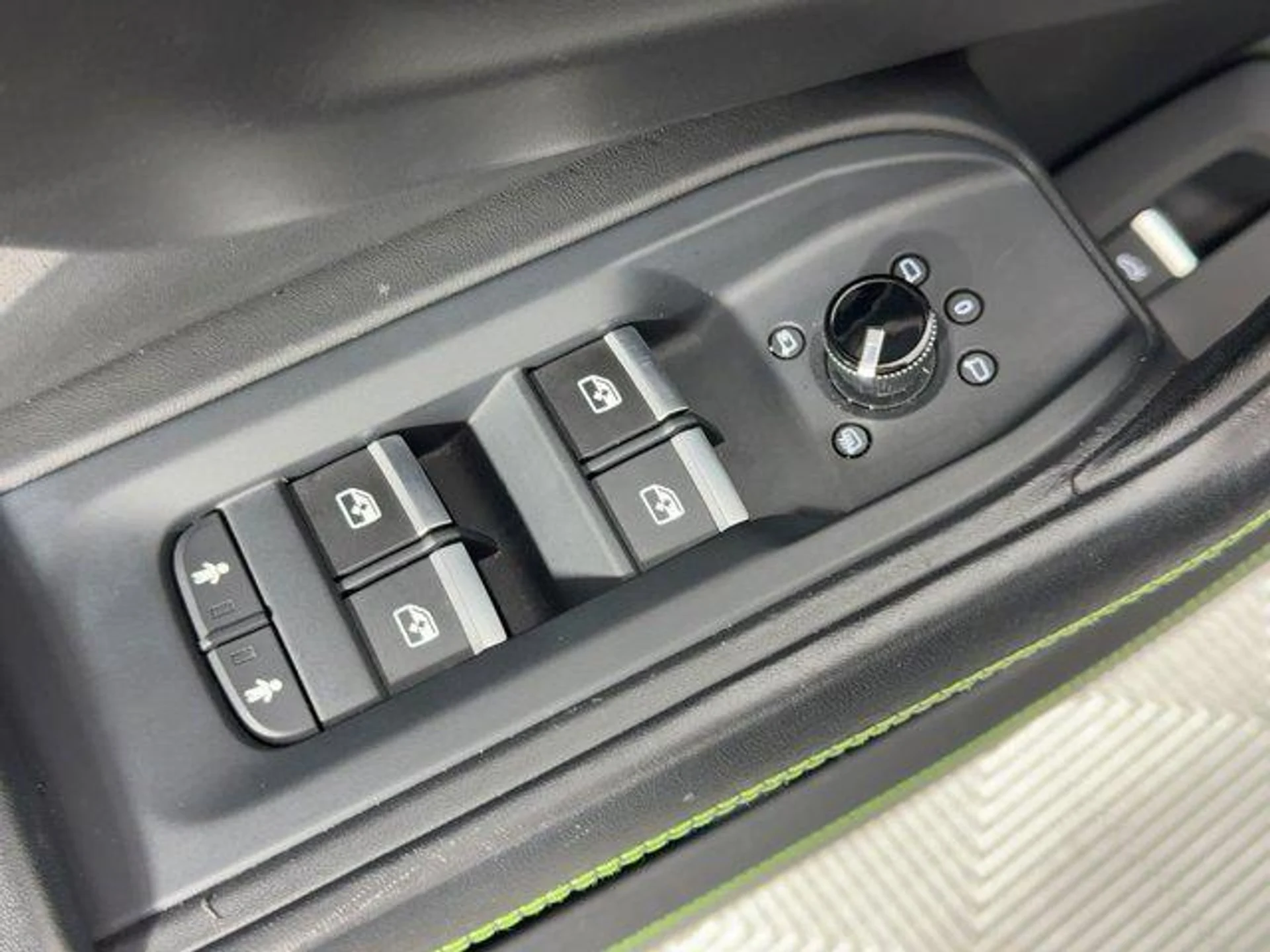 mph012_4230222161_V4n_A_Ovk2_F_Ir_Feon_C_Kb_Nyv_Ch2f_Aw_3f88cd74cc