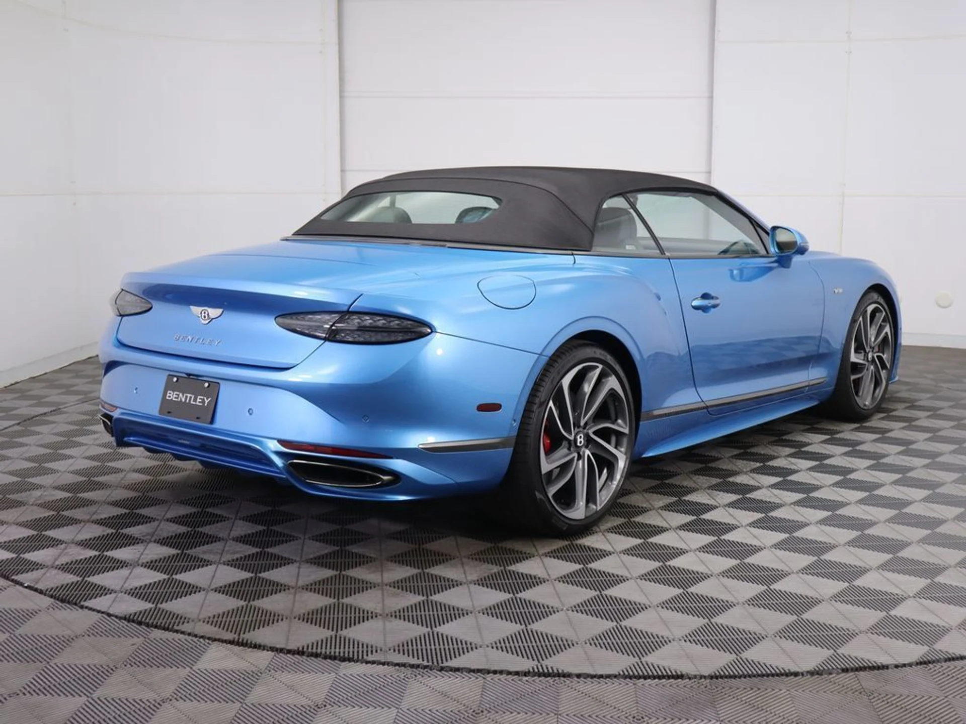 mph012_4243550120_used_2025_bentley_continental_gtspeedconvertible_8119_22941730_13_1024_c495a96df2