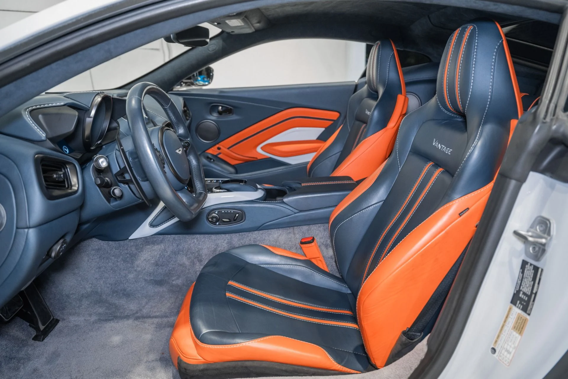 mph012_4262809275_Used_2019_Aston_Martin_Vantage_1790176598_b18715ba8c