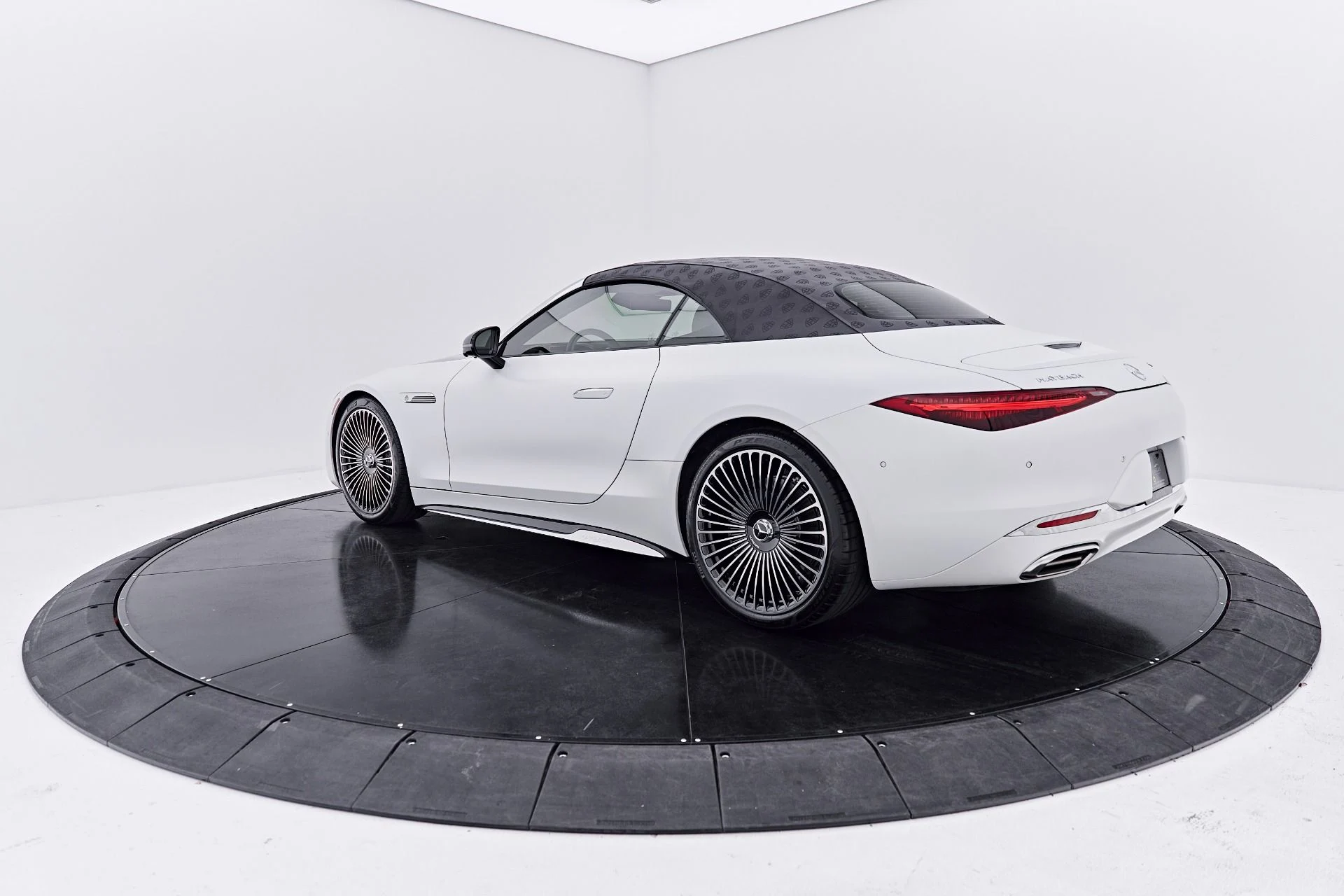 mph012_4267428497_Used_2026_Mercedes_Benz_SL_Class_Maybach_SL_680_1790357618_d7651e28d6