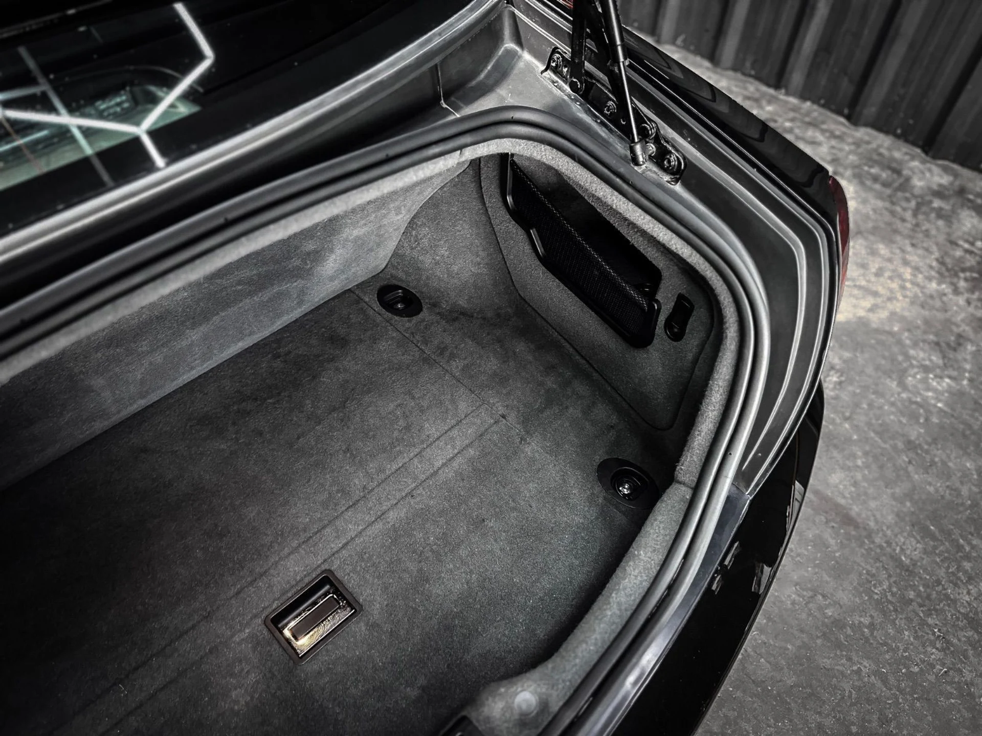 mph012_427654798_36879351_00358_2011_maserati_quattroporte_004_2503fc2c71