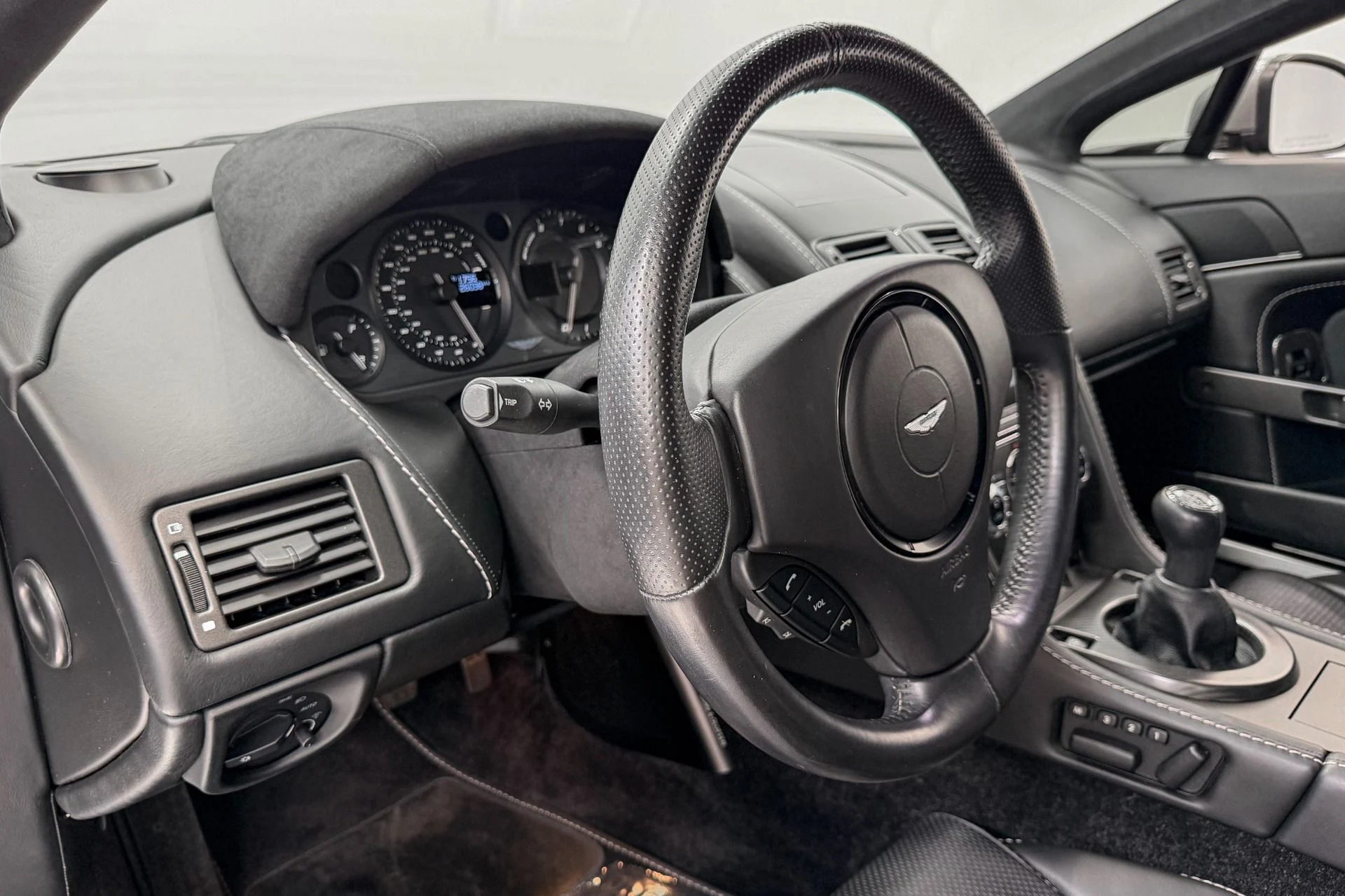 mph012_427794339_Used_2015_Aston_Martin_V8_Vantage_GT_6_Speed_Manual_Two_Tone_Bodywork_1782240844_098acb521d