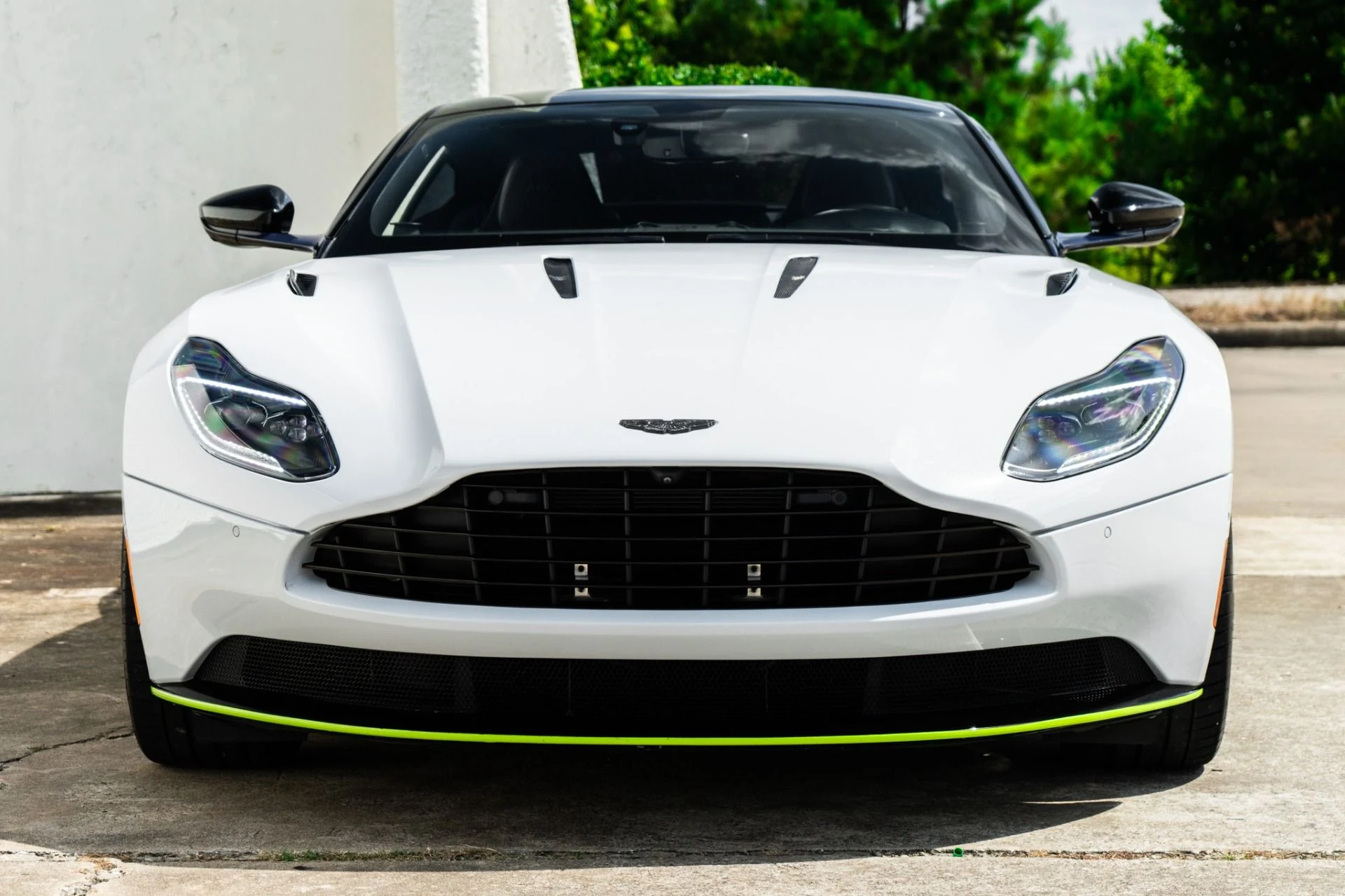 mph012_4282766391_Used_2019_Aston_Martin_DB_11_AMR_1785363698_04a37afd94