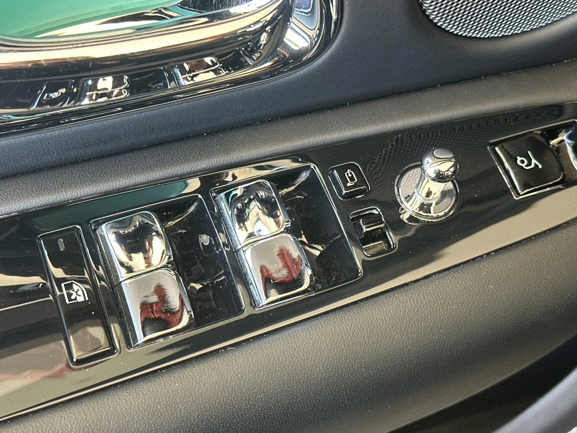 mph012_446601268_Used_2023_Rolls_Royce_Cullinan_1777018515_269b88c91a