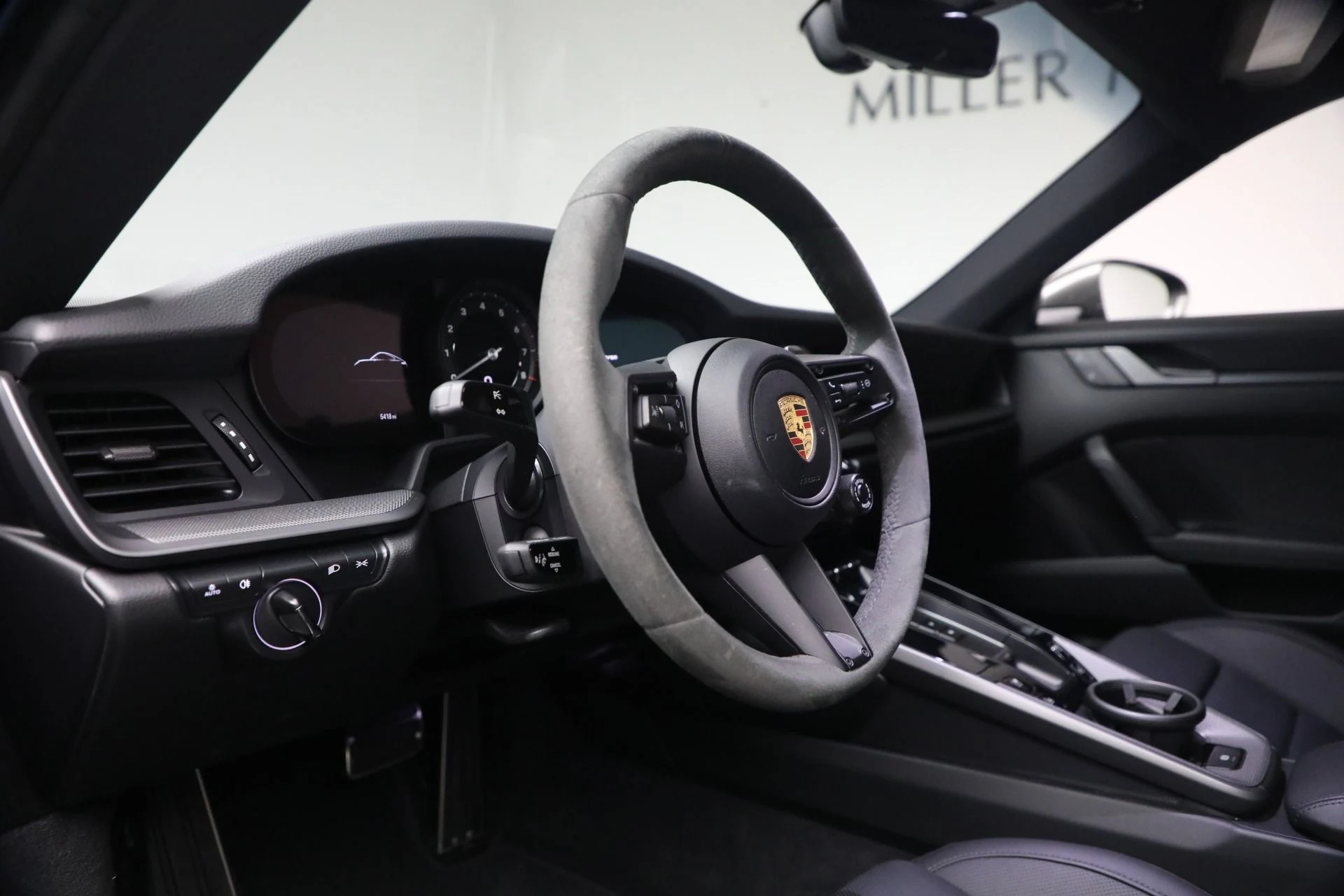 mph012_447534247_Used_2022_Porsche_911_Carrera_1765579996_07ea13f958