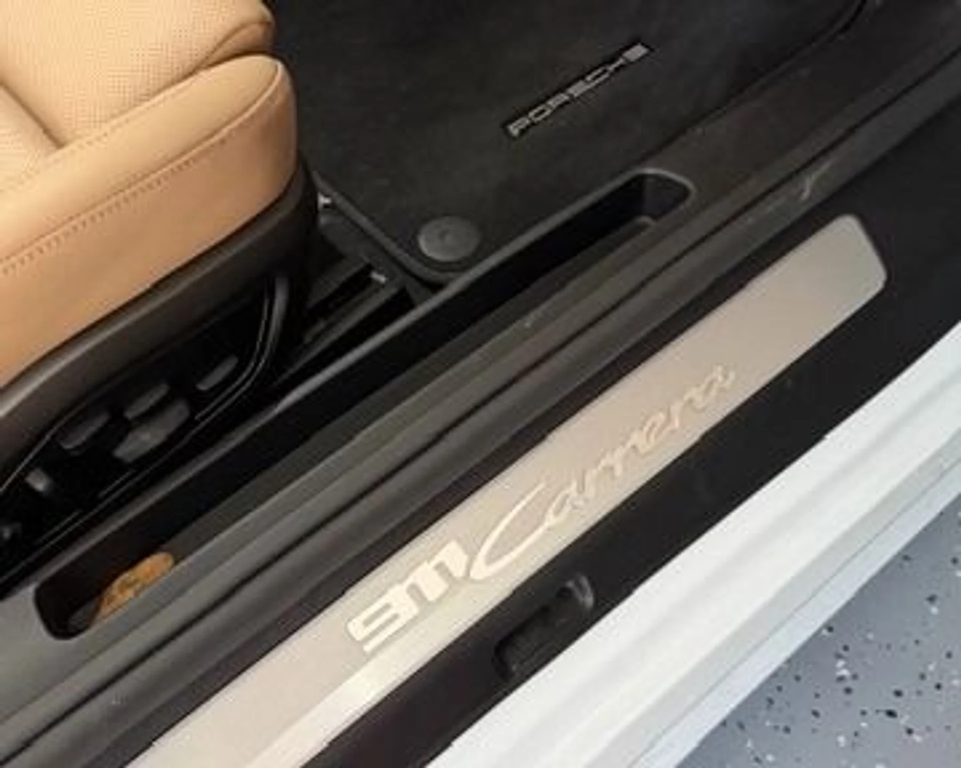 mph012_448902826_Used_2022_Porsche_911_Carrera_1767118243_a7e83ed364