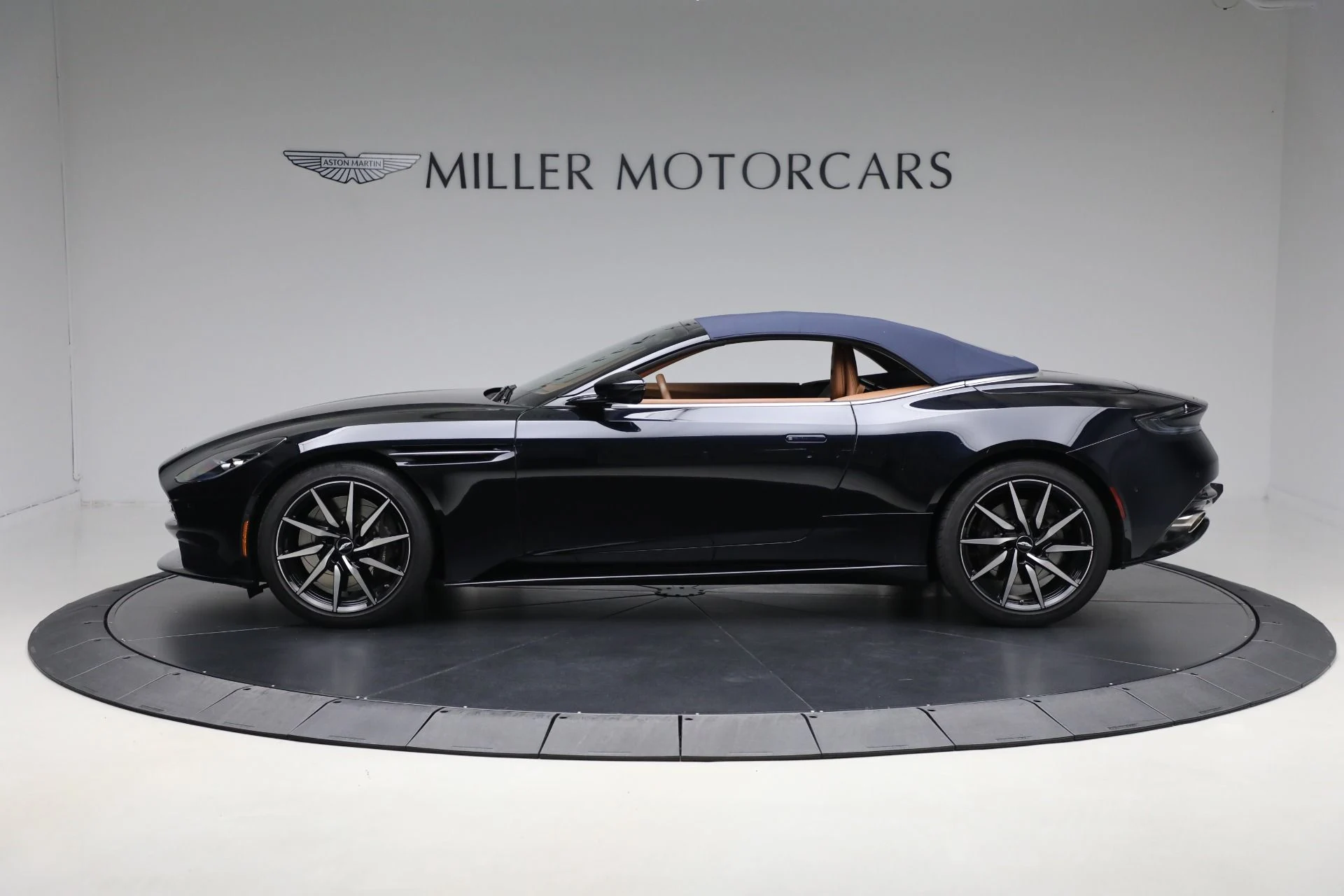 mph012_450380622_Used_2022_Aston_Martin_DB_11_Volante_9f89e18890