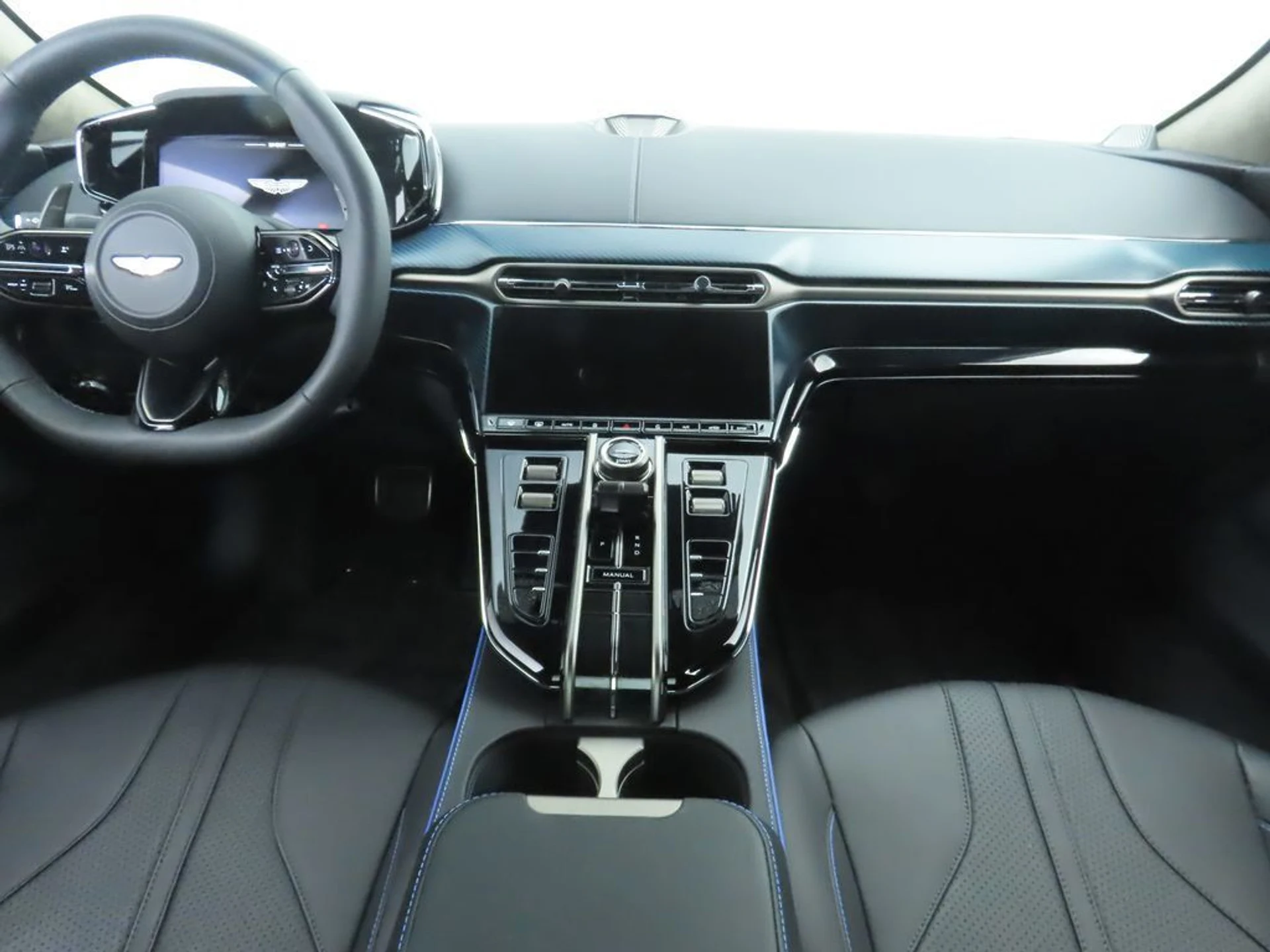 mph012_456407696_used_2025_aston_martin_vantage_coupe_8119_23008719_13_1024_9f43f5e98c