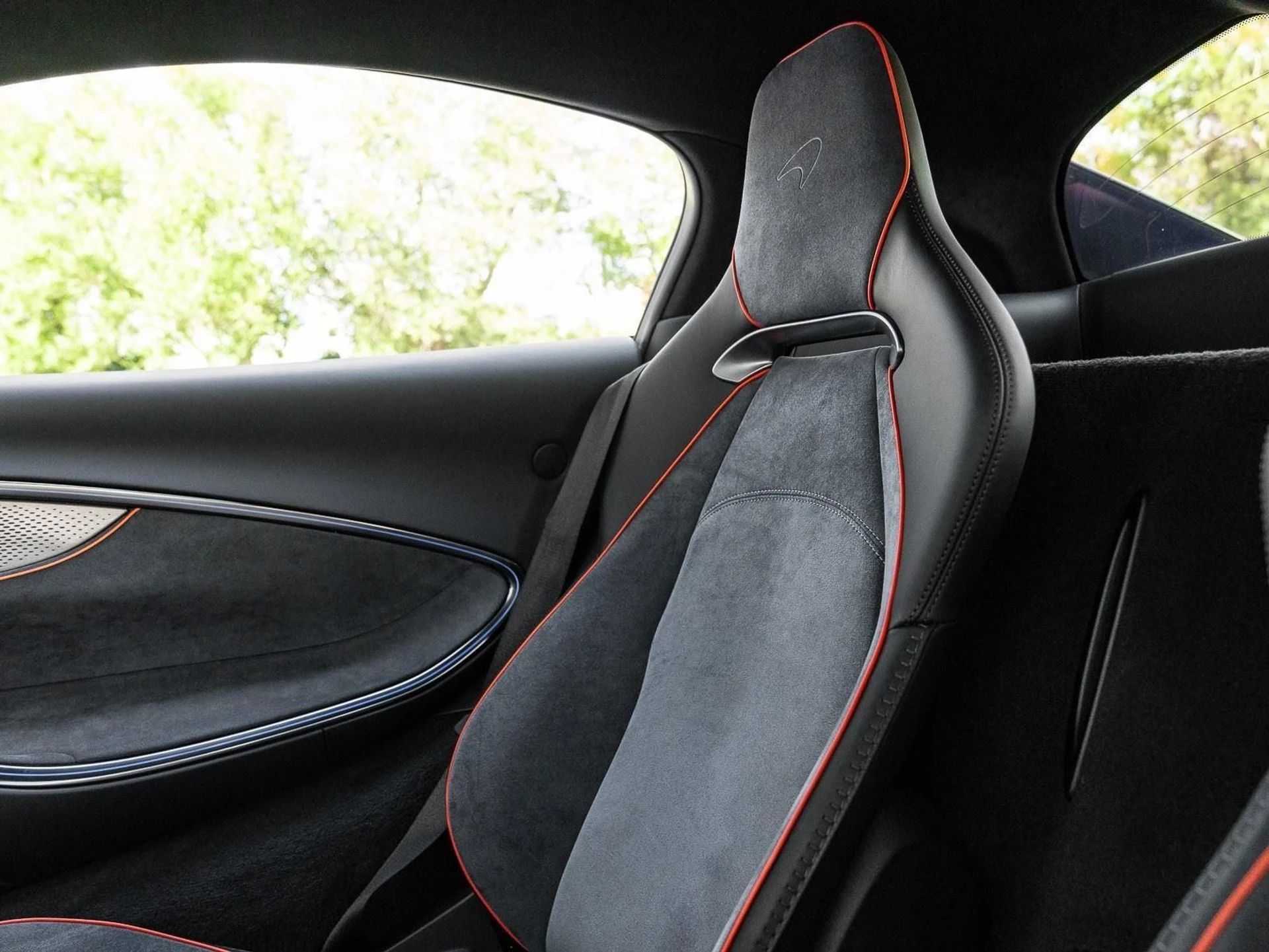 mph012_458249608_Used_2025_Mc_Laren_Artura_Coupe_1773864511_2a63ca9063