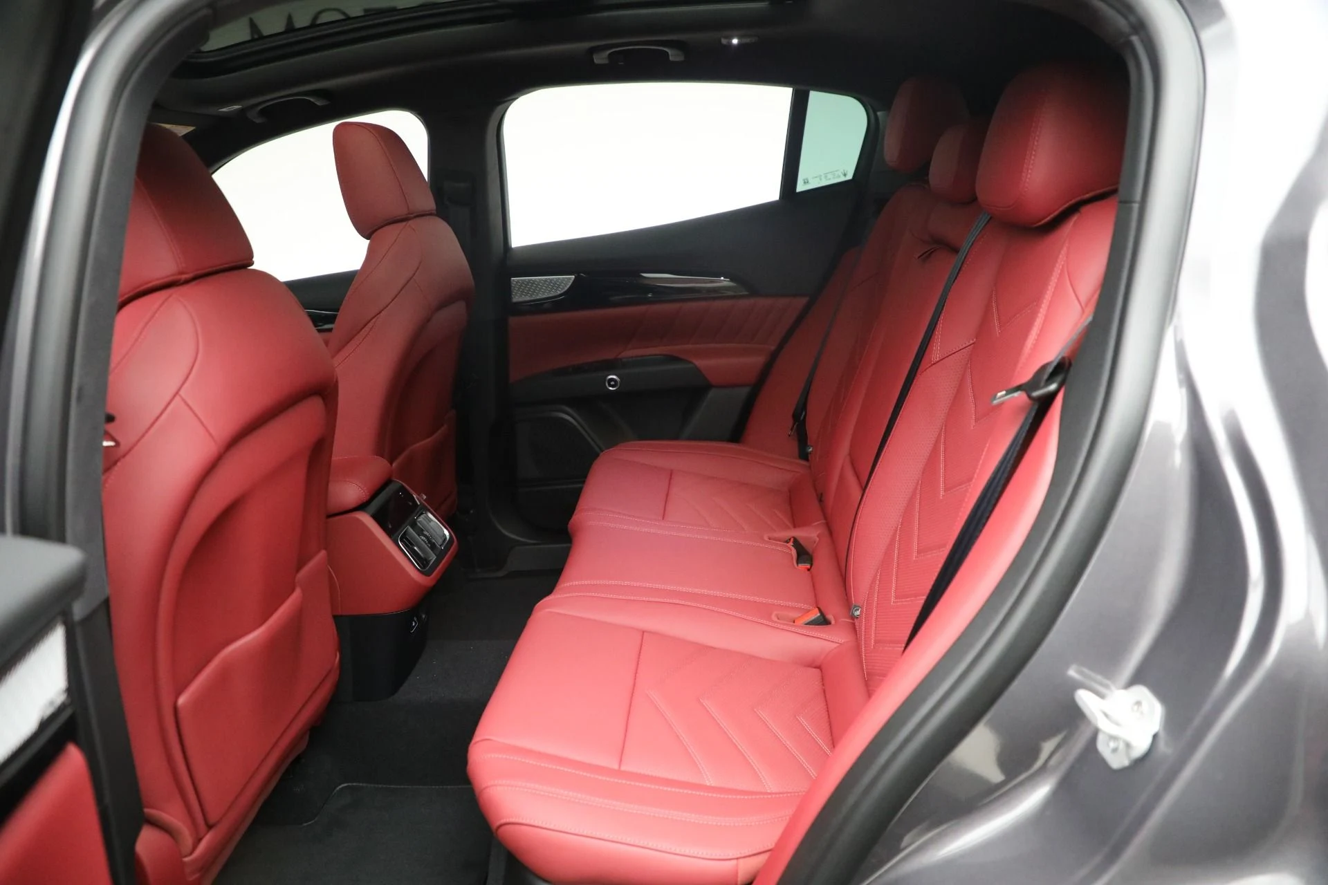 mph012_463381736_New_2025_Maserati_Grecale_Modena_1738436751_39d5200e32