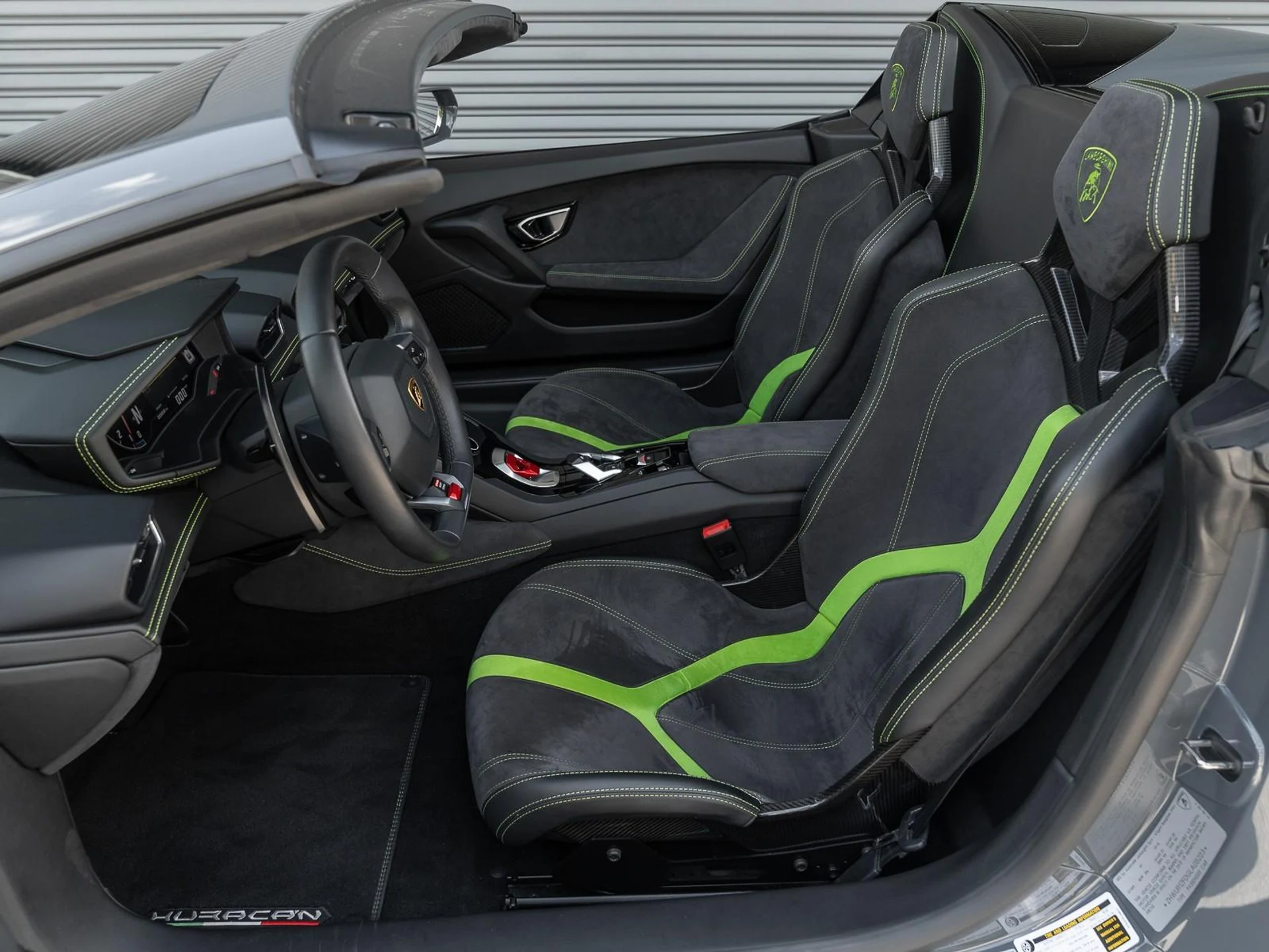 mph012_468565676_Used_2016_Lamborghini_Huracan_LP_610_4_Spyder_1756498213_0099f6368b