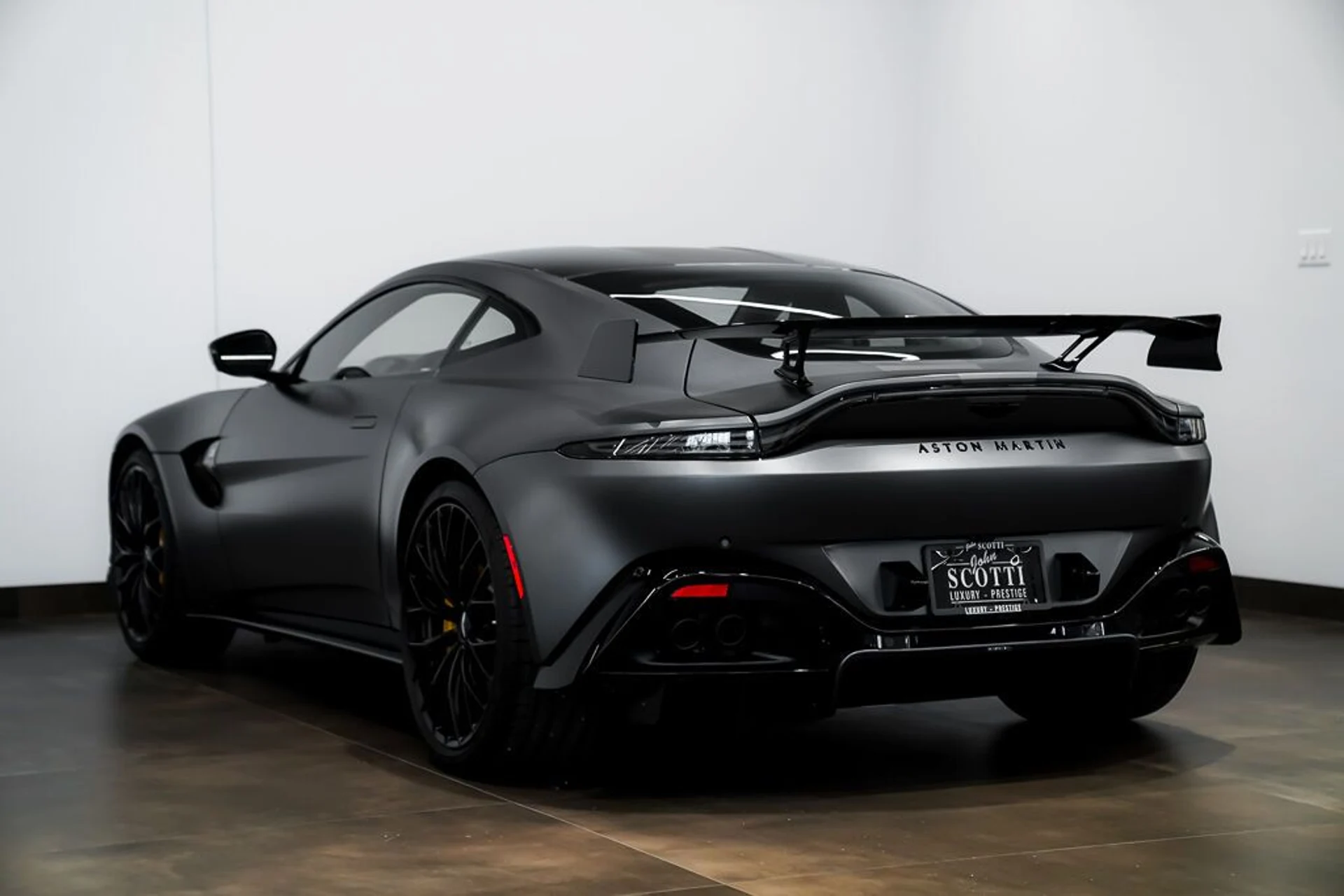 mph012_469369254_aston_martin_vantage_2023_jpg_v_1773863537_ff1516c303