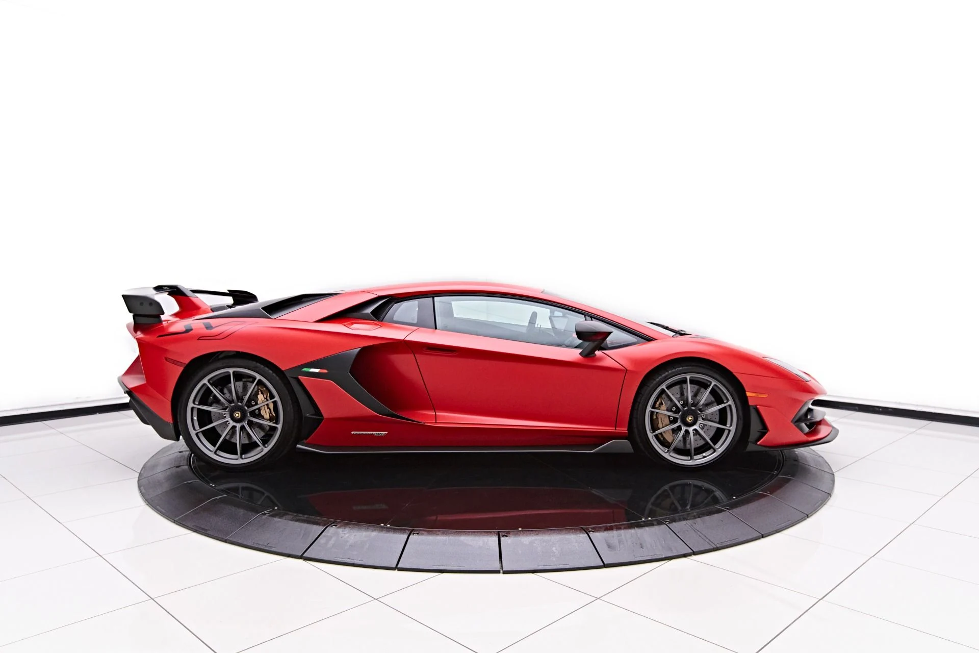 mph012_470240035_Used_2019_Lamborghini_Aventador_SVJ_Base_1660667507_684edf0aad