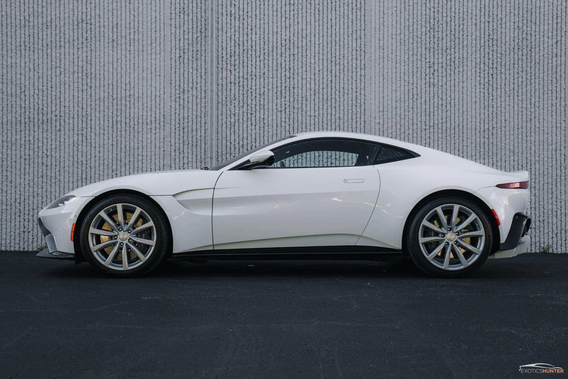 mph012_48793810_Used_2020_Aston_Martin_Vantage_1756168646_006b676546