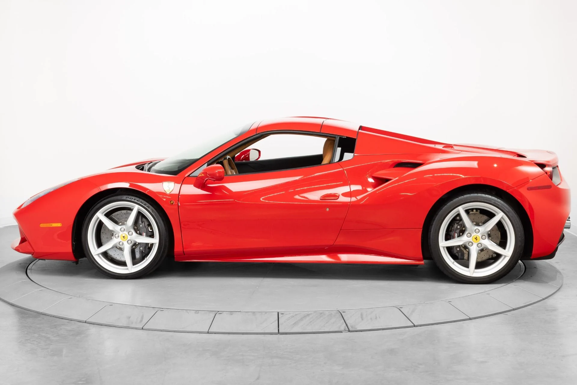 mph012_489196179_Used_2019_Ferrari_488_Spider_1787231247_2c5f4881e0