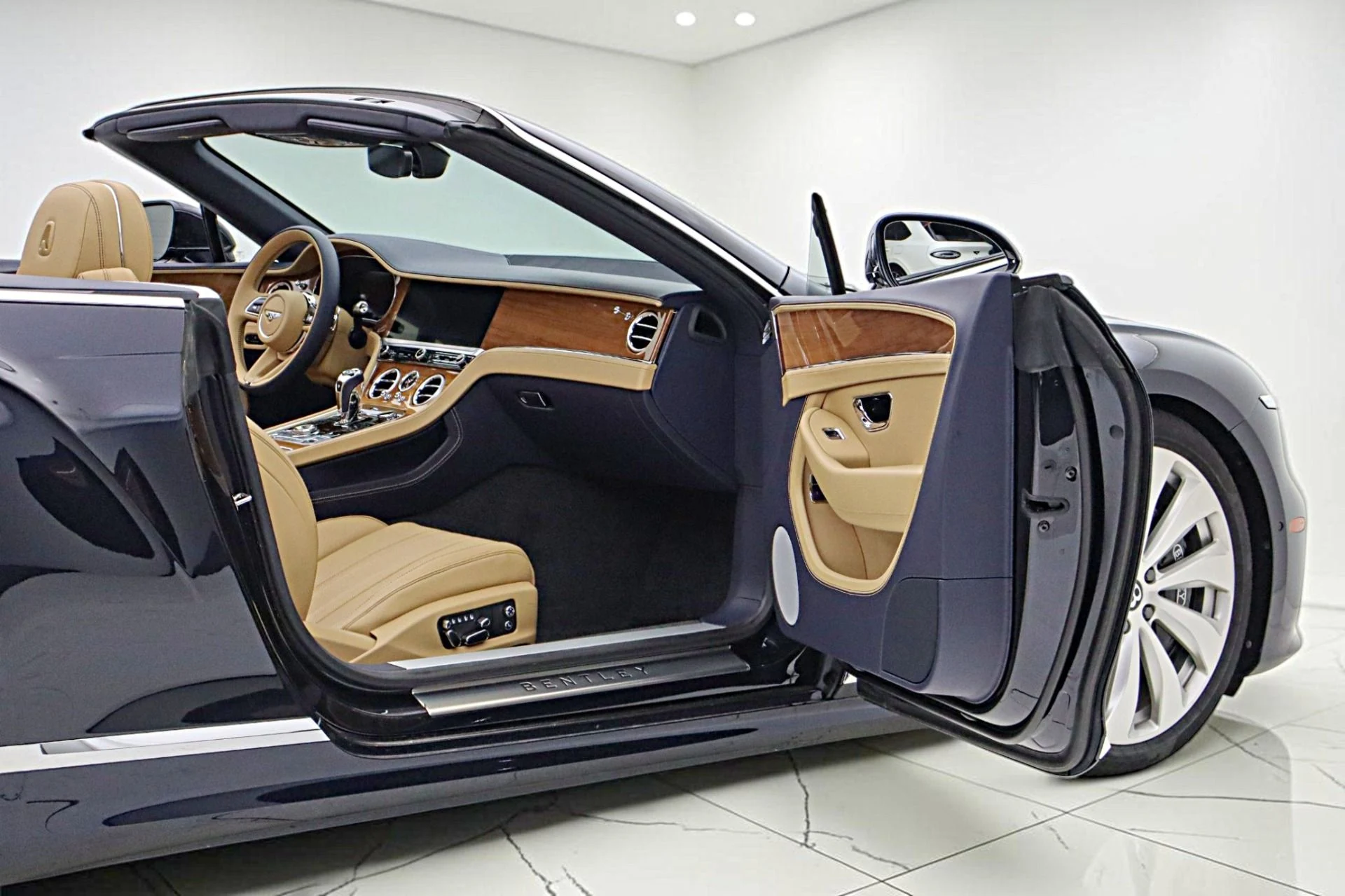 mph012_490347795_New_2026_Bentley_Continental_GTC_85efcba057