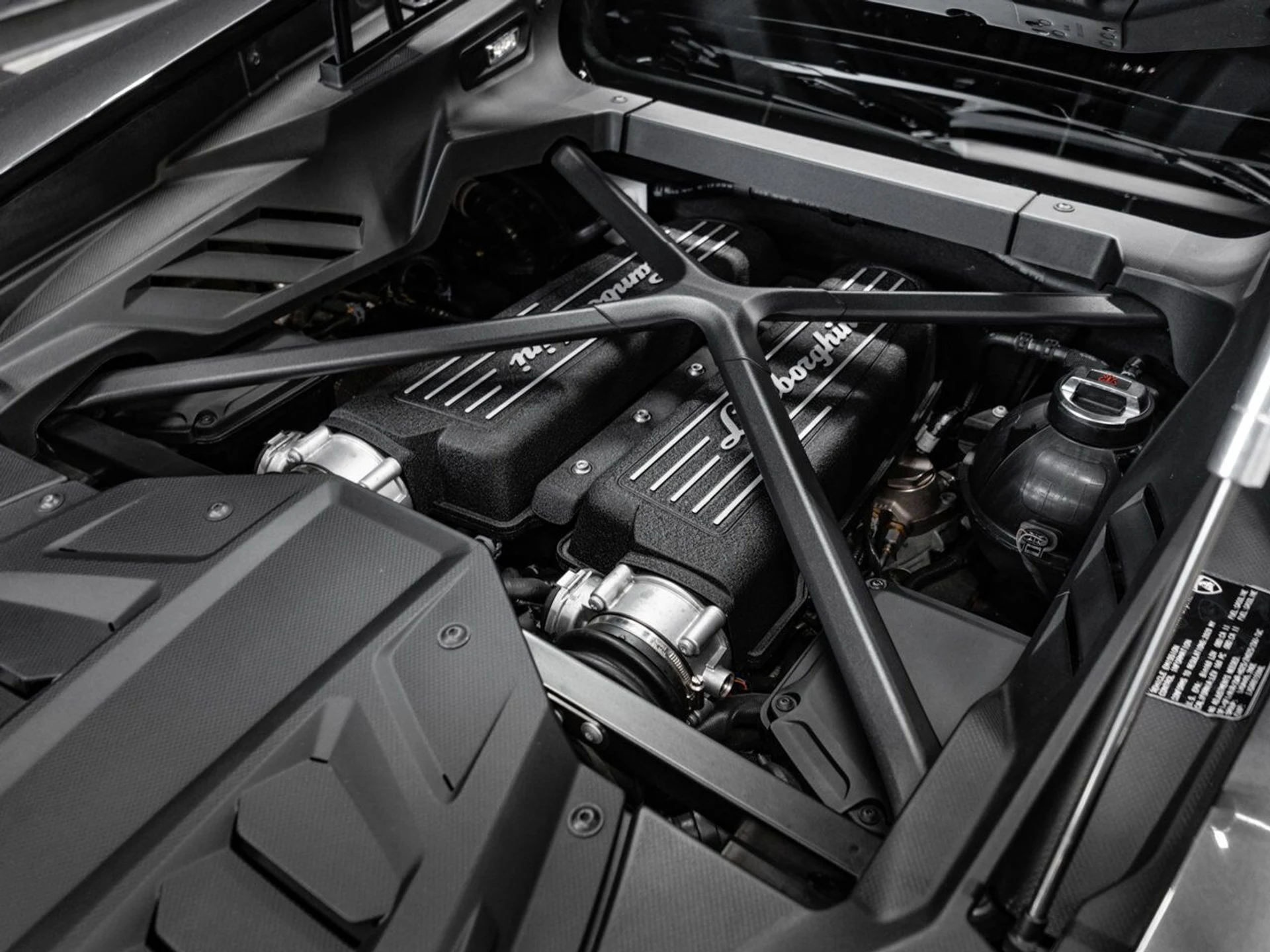 mph012_493327901_lamborghini_huracan_evo_2020_5c0227fd19