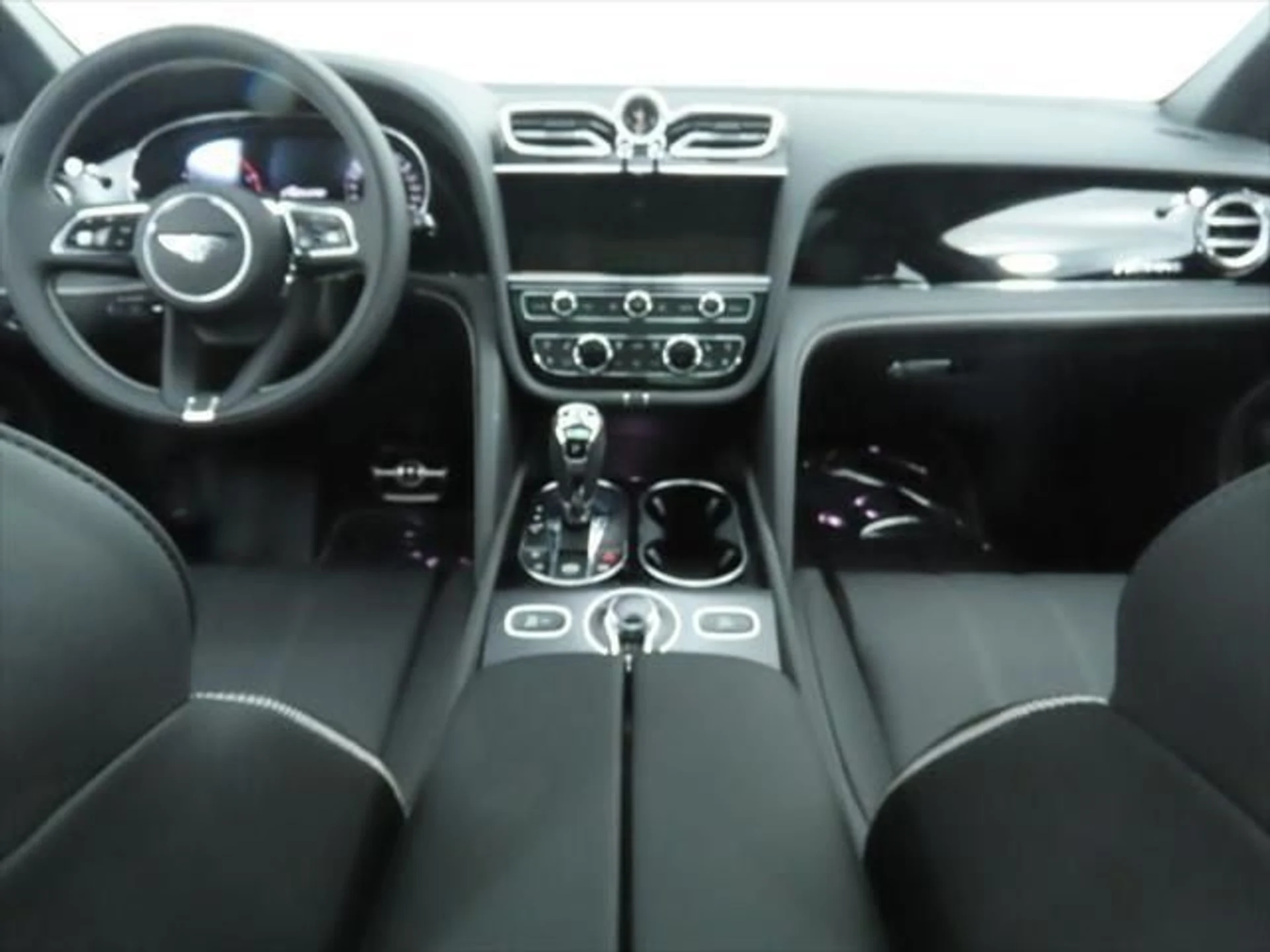 mph012_503801479_new_2025_bentley_bentayga_8119_22803697_13_640_5f73c2e044