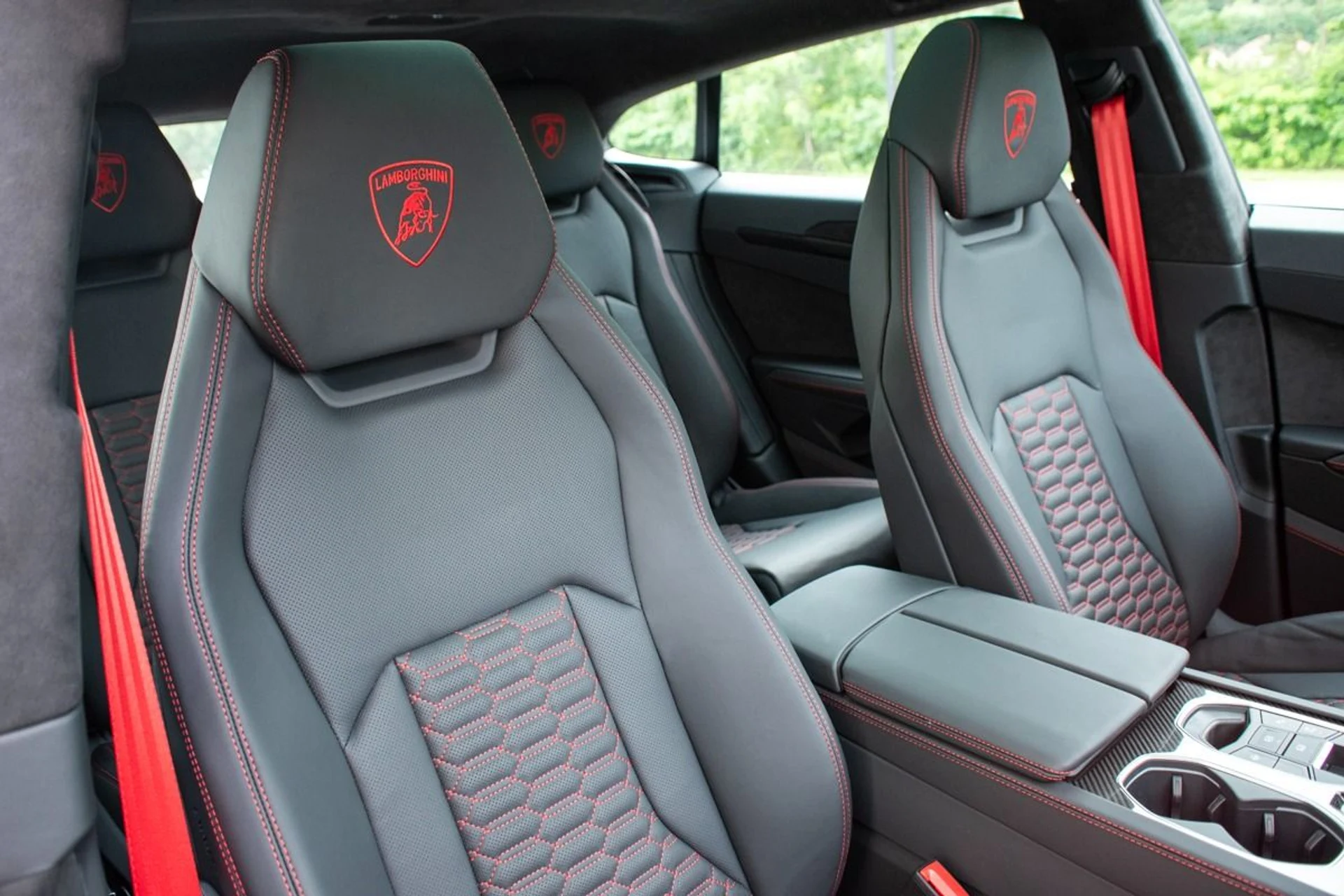 mph012_509849175_Used_2024_Lamborghini_Urus_S_1736004526_a5e4ed164d