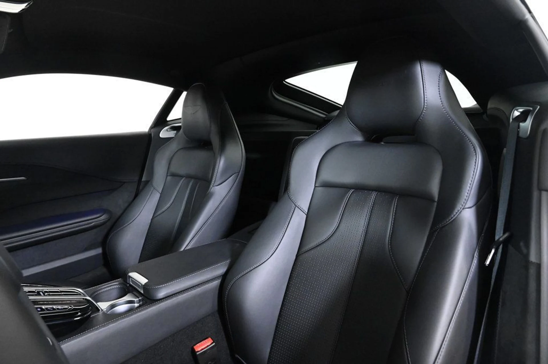 mph012_51543303_new_2026_aston_martin_vantage_11350_22933647_12_1024_bfe11b6bc5