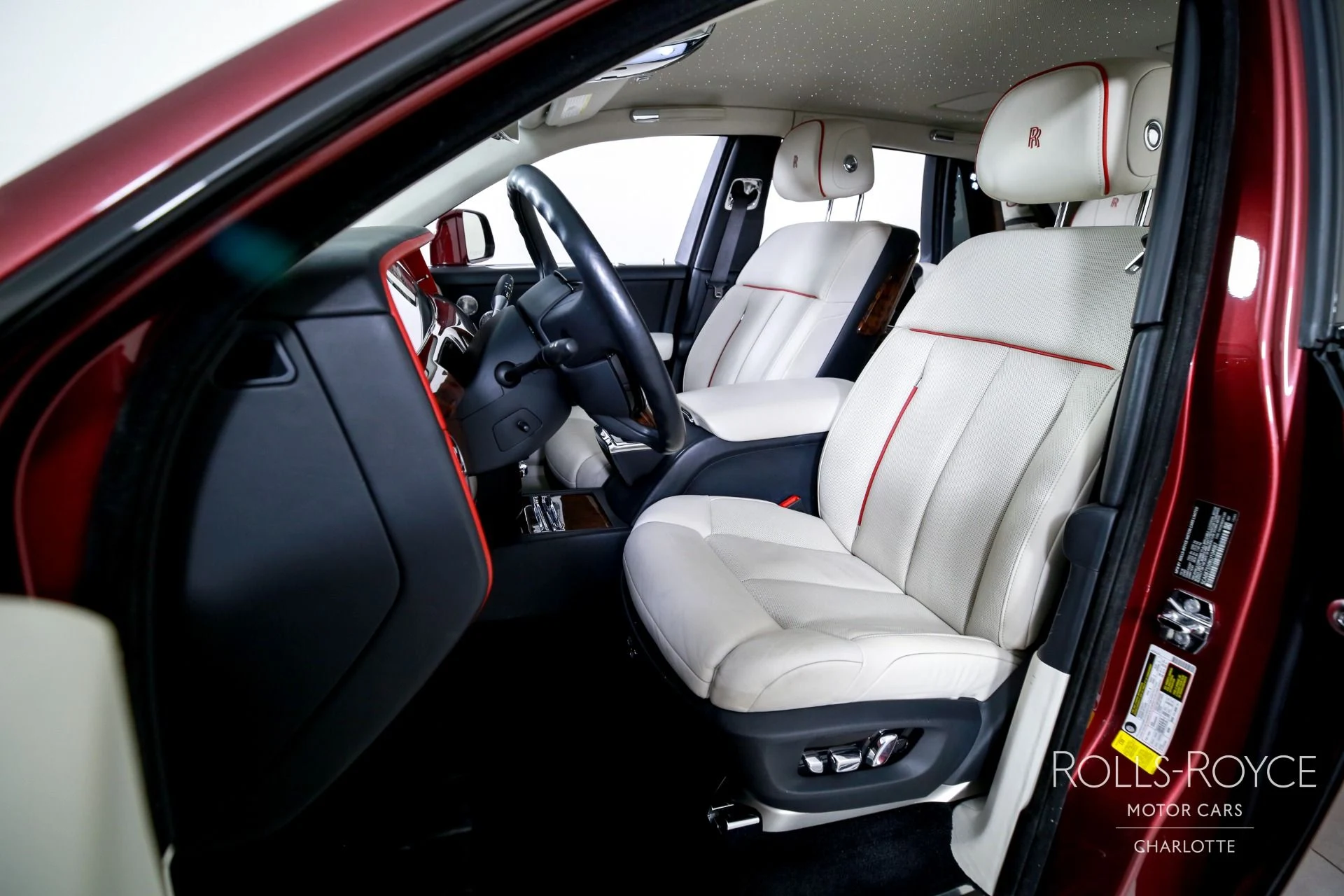 mph012_516609233_Used_2019_Rolls_Royce_Phantom_1760804131_99a000ba35