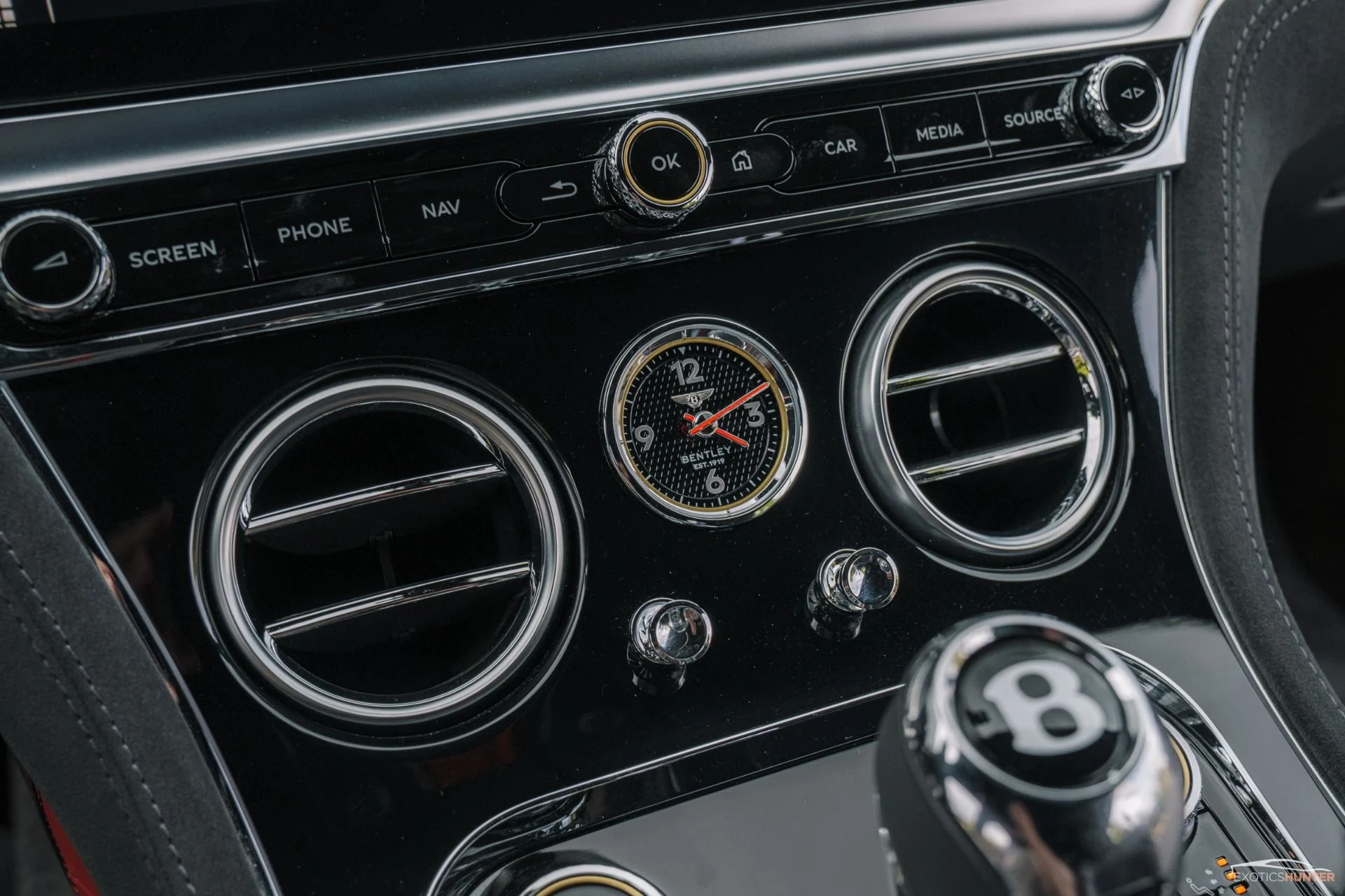 mph012_517620436_Used_2022_Bentley_Continental_GT_Speed_in_Camrian_Grey_w_Factory_Carbon_Kit_Rotating_Display_1762295522_5e496bea3d