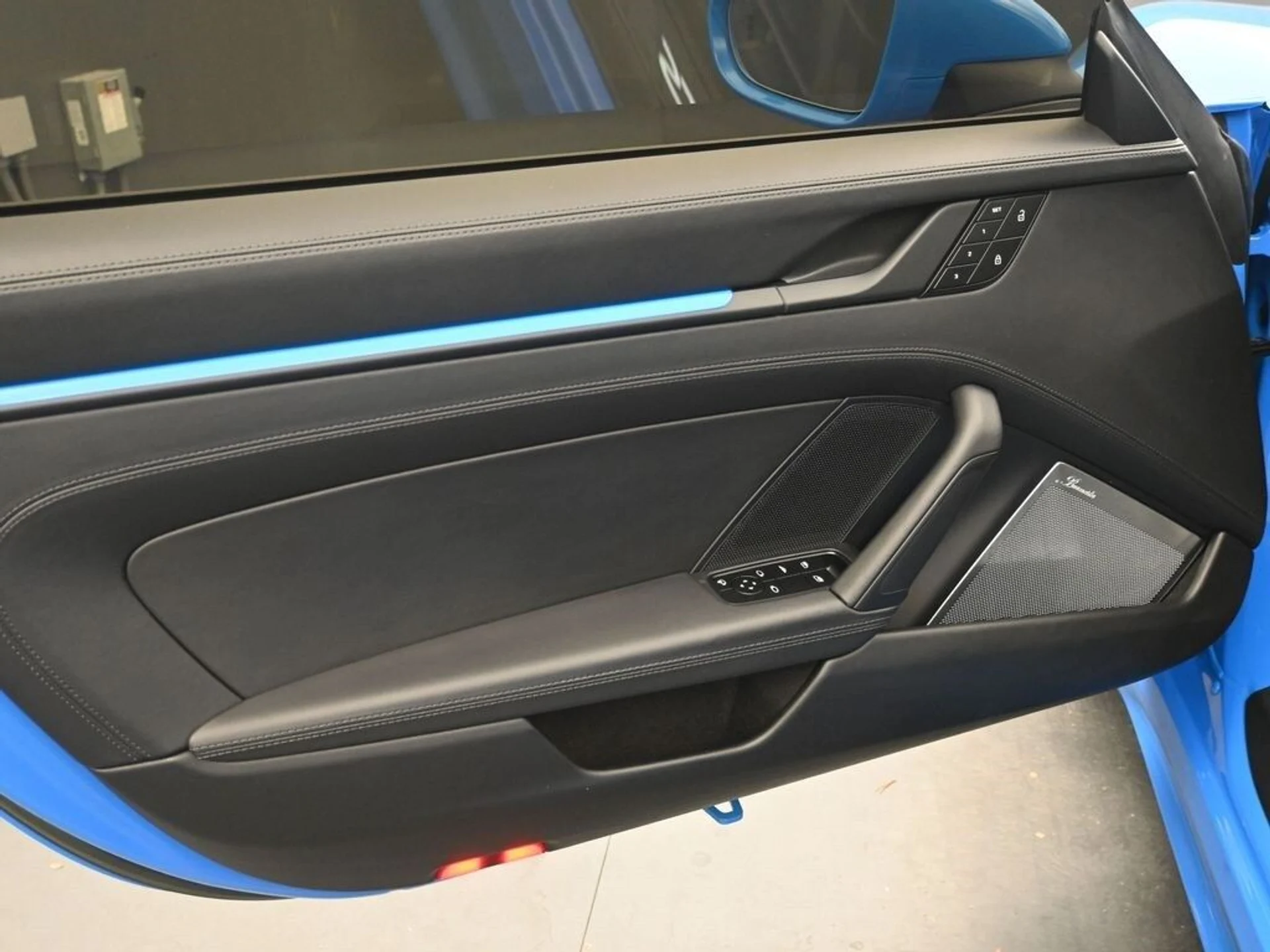 mph012_524100605_c40815ccf37c68b0653934de329e4903x_a75a19a1f7