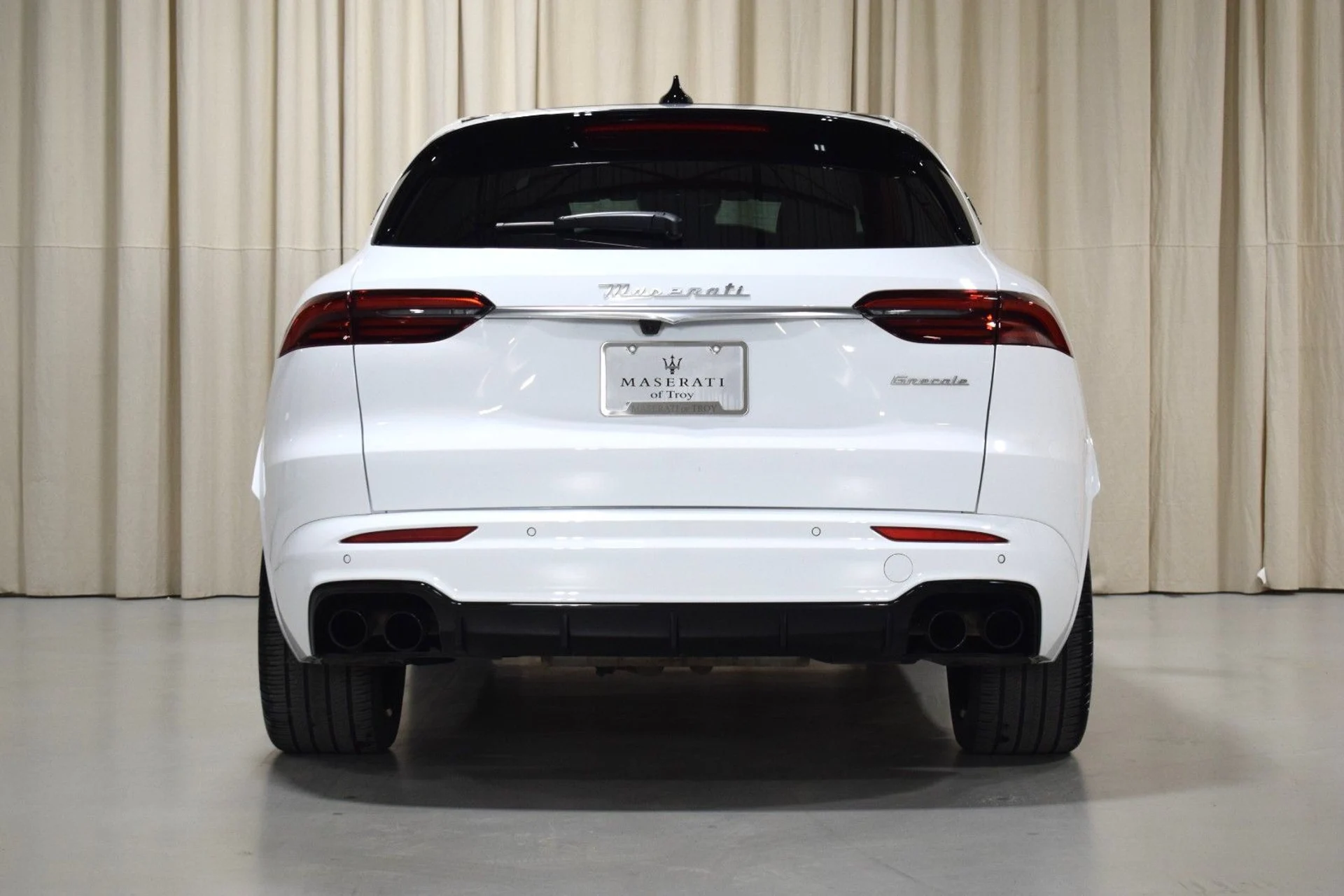 mph012_529933572_6b83674b7058581458c0f86f7c6ba032x_09ae581318