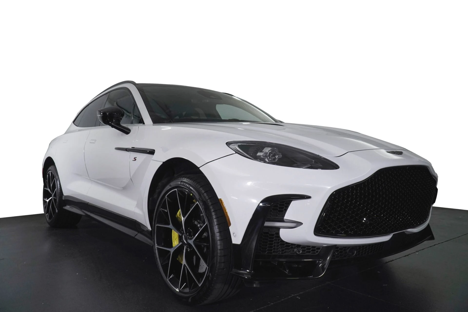 mph012_532258688_New_2026_Aston_Martin_DBX_S_1781894781_15e94c8fdd