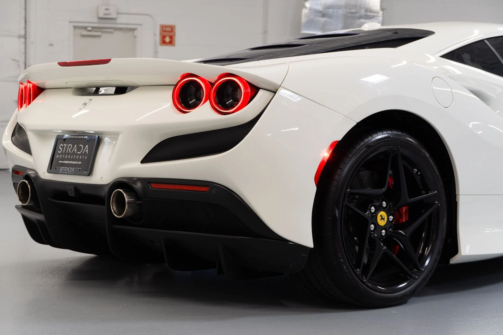 mph012_536470881_Used_2022_Ferrari_F8_Tributo_1724100442_4802e0dc5d
