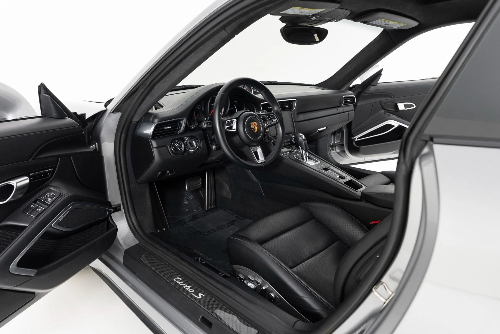 mph012_537916993_Used_2017_Porsche_911_Turbo_S_1757541071_632046b7c7