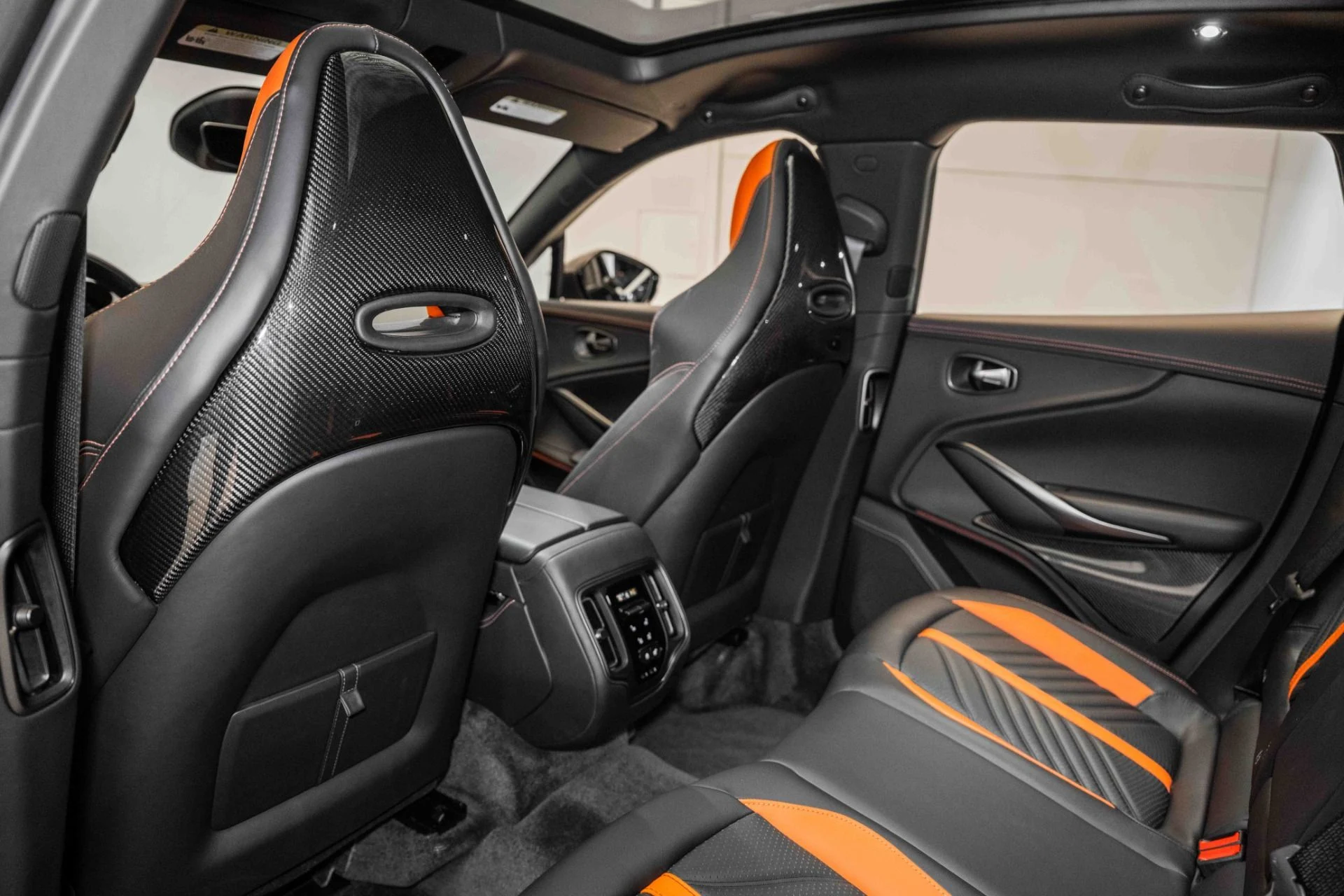 mph012_540358991_Used_2023_Aston_Martin_DBX_707_1729954912_c2b1e3fe44