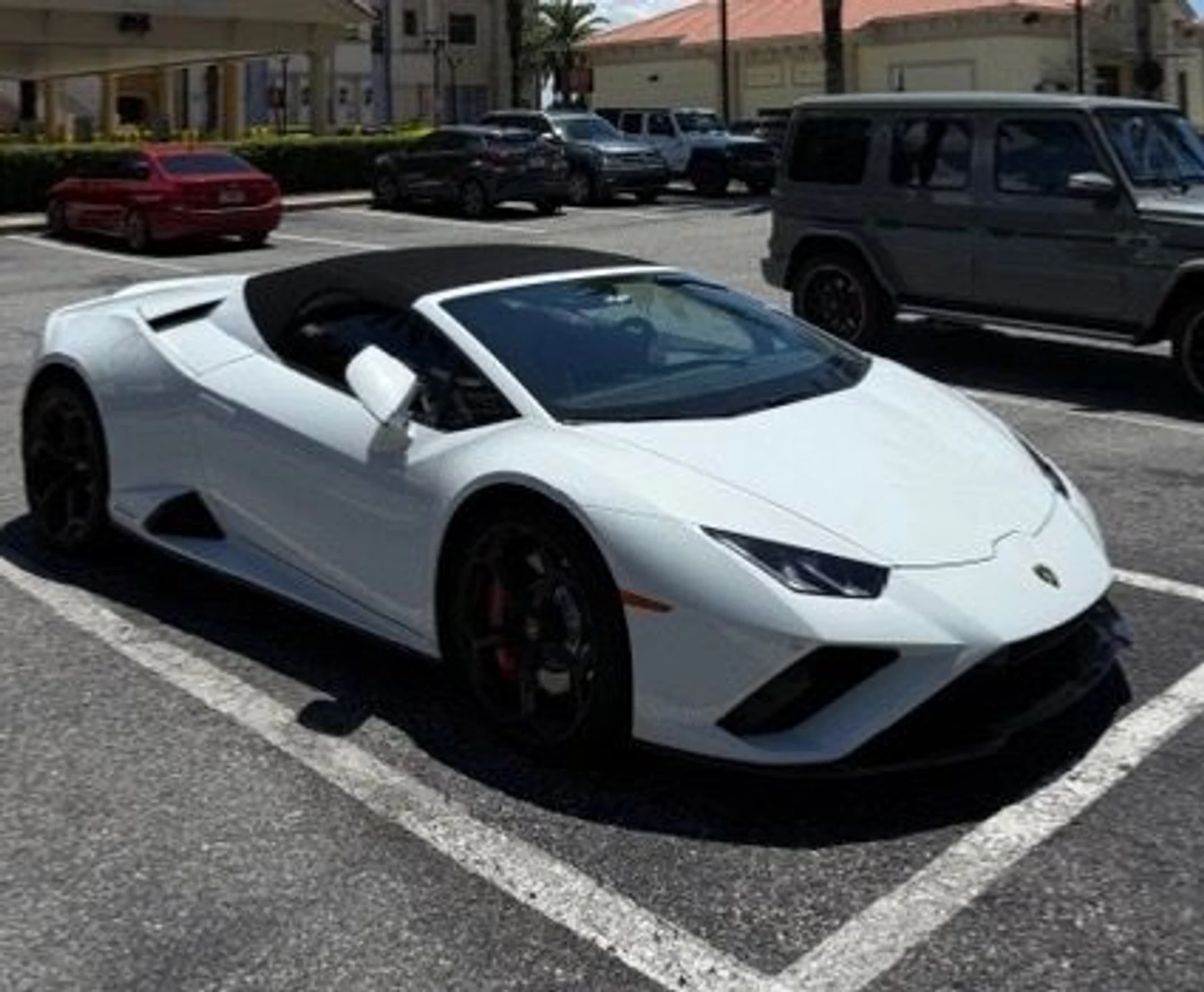 mph012_545081710_Used_2022_Lamborghini_Huracan_EVO_Spyder_1762276825_6798a72120