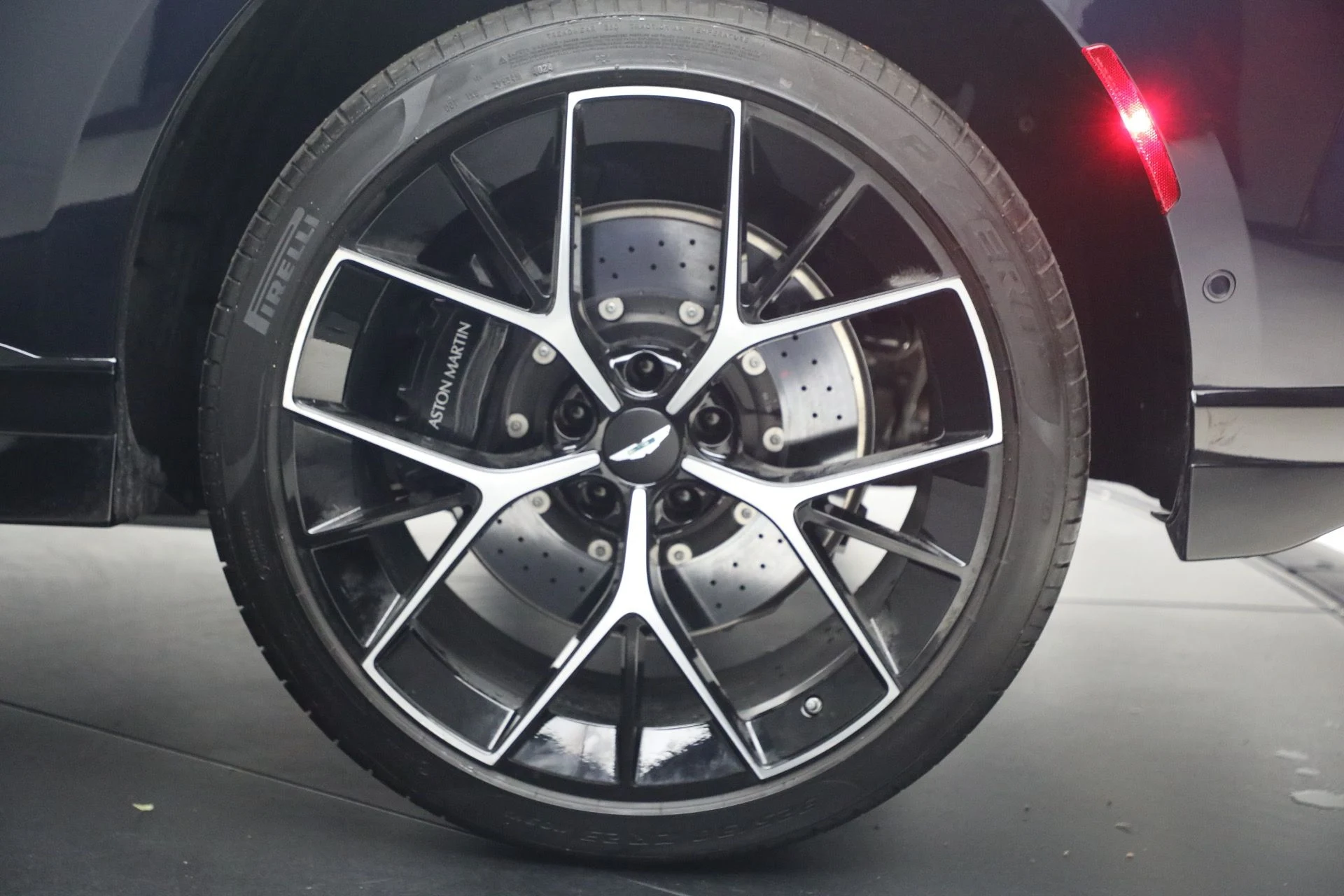 mph012_553148336_Used_2026_Aston_Martin_DBX_707_1780937341_543387a575