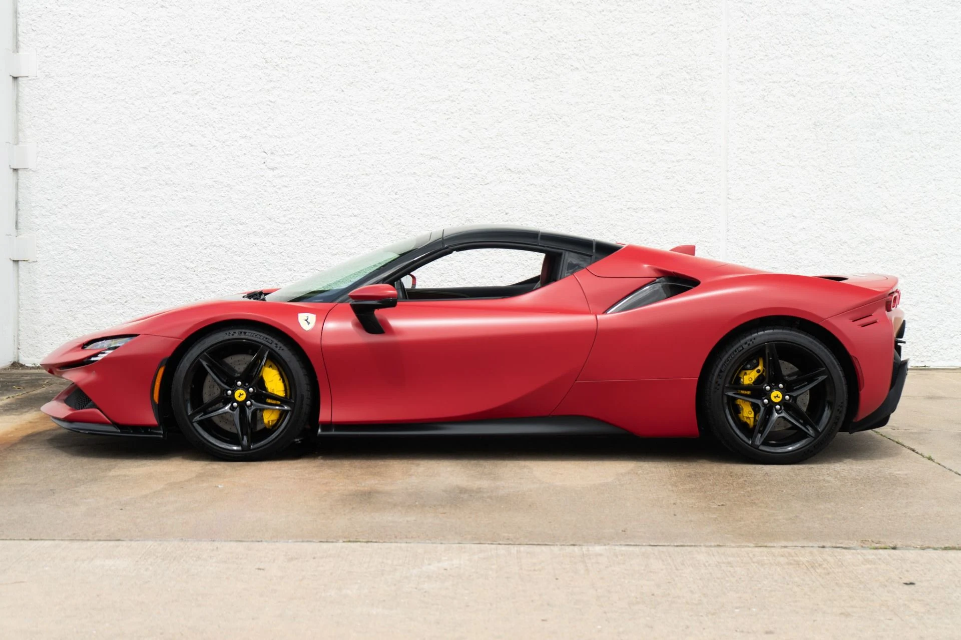 mph012_556048450_Used_2023_Ferrari_SF_90_Spider_1780939425_0d0d32f78d