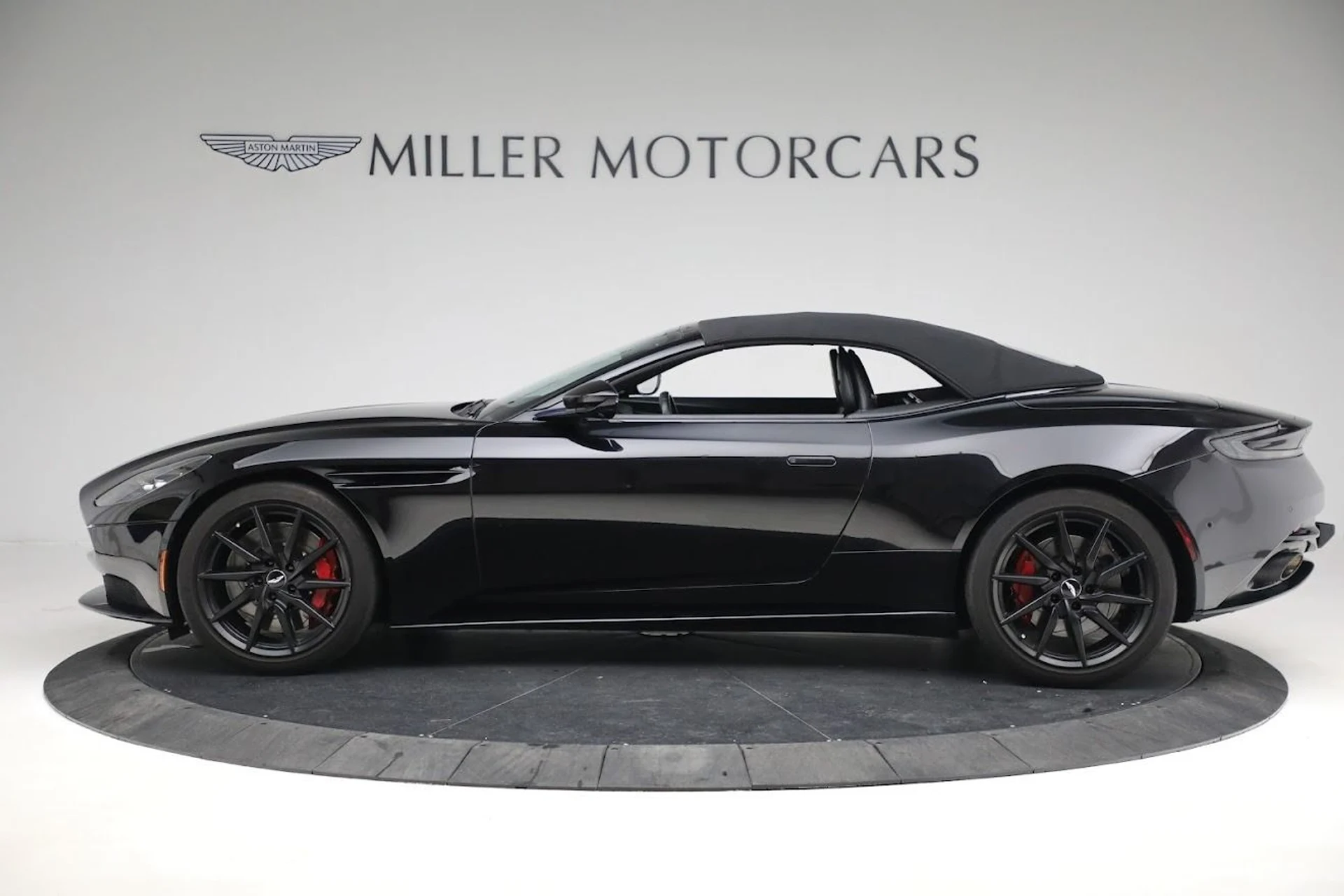 mph012_559324427_Used_2019_Aston_Martin_DB_11_Volante_3a4401ca56